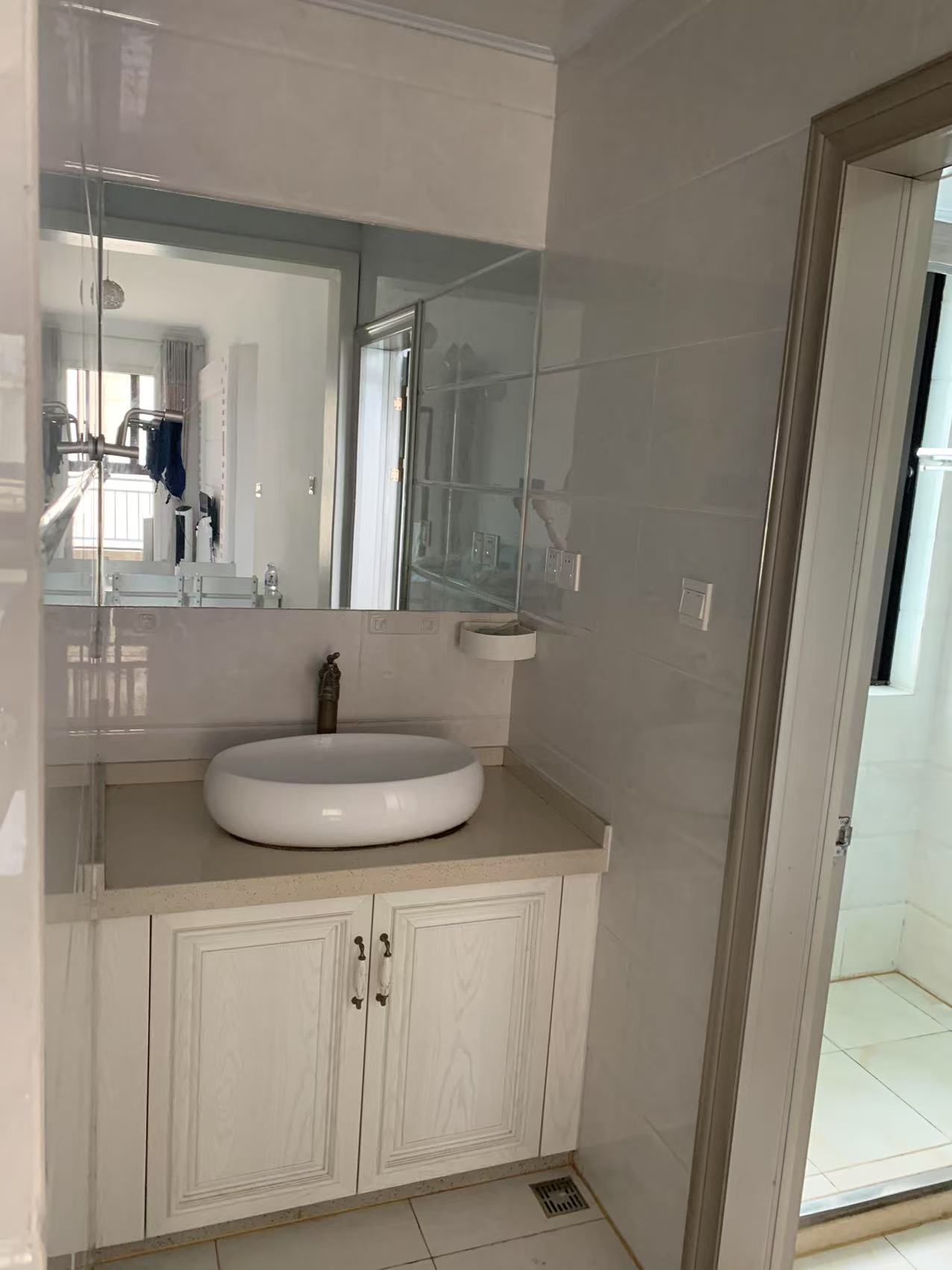 绿地城四期璟园 1室2厅1卫 2100.0元/月 绿地城四期璟园 1室2厅1卫 2100.0元/月室内图