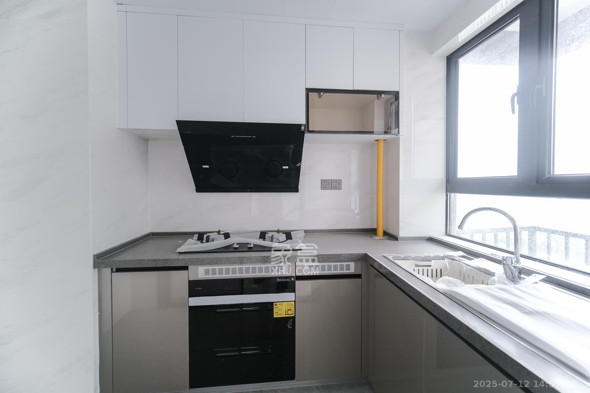 荣盛锦绣学府  3室2厅2卫    103.0万 荣盛锦绣学府  3室2厅2卫    103.0万厨房