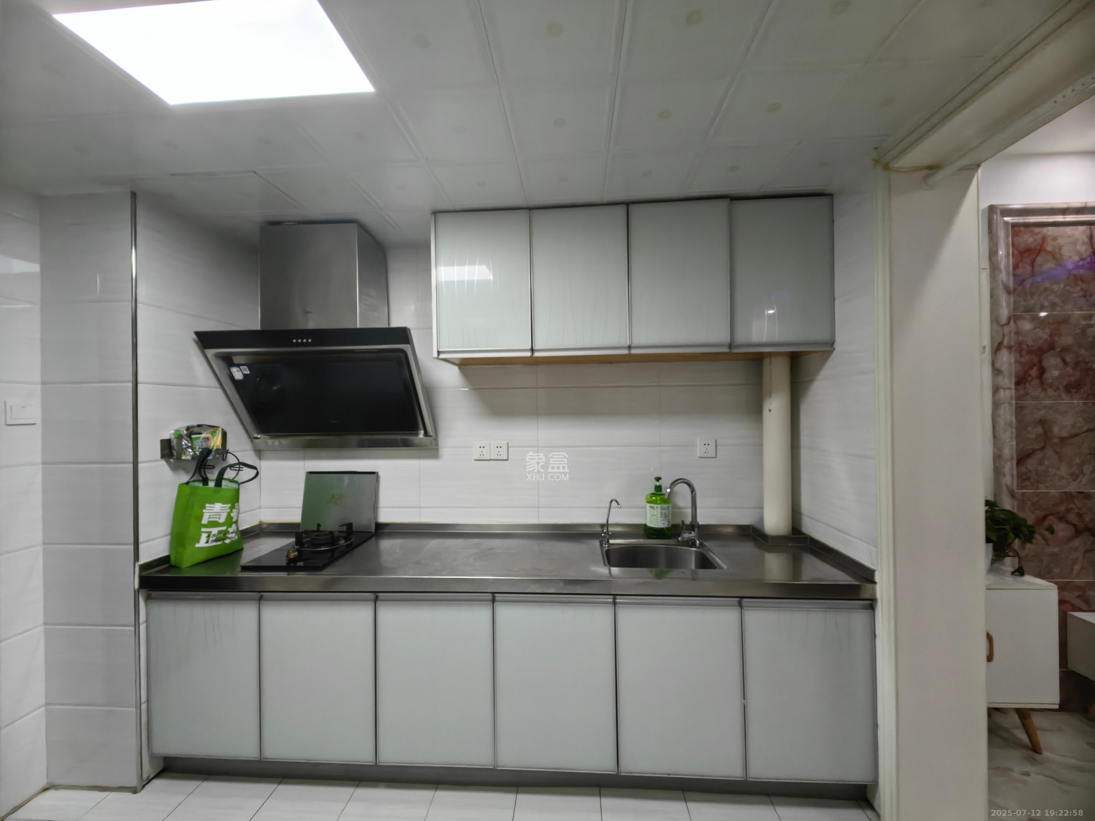 上河国际F座  1室1厅1卫    1800.0元/月 上河国际F座  1室1厅1卫    1800.0元/月室内图