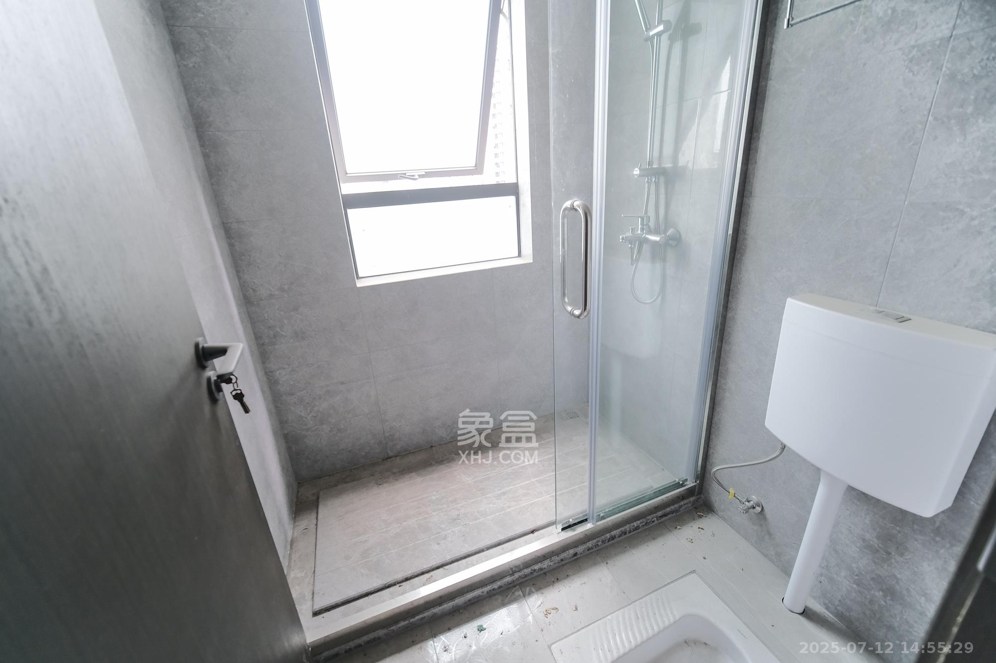 荣盛锦绣学府  4室2厅2卫    106.0万 荣盛锦绣学府  4室2厅2卫    106.0万卫生间