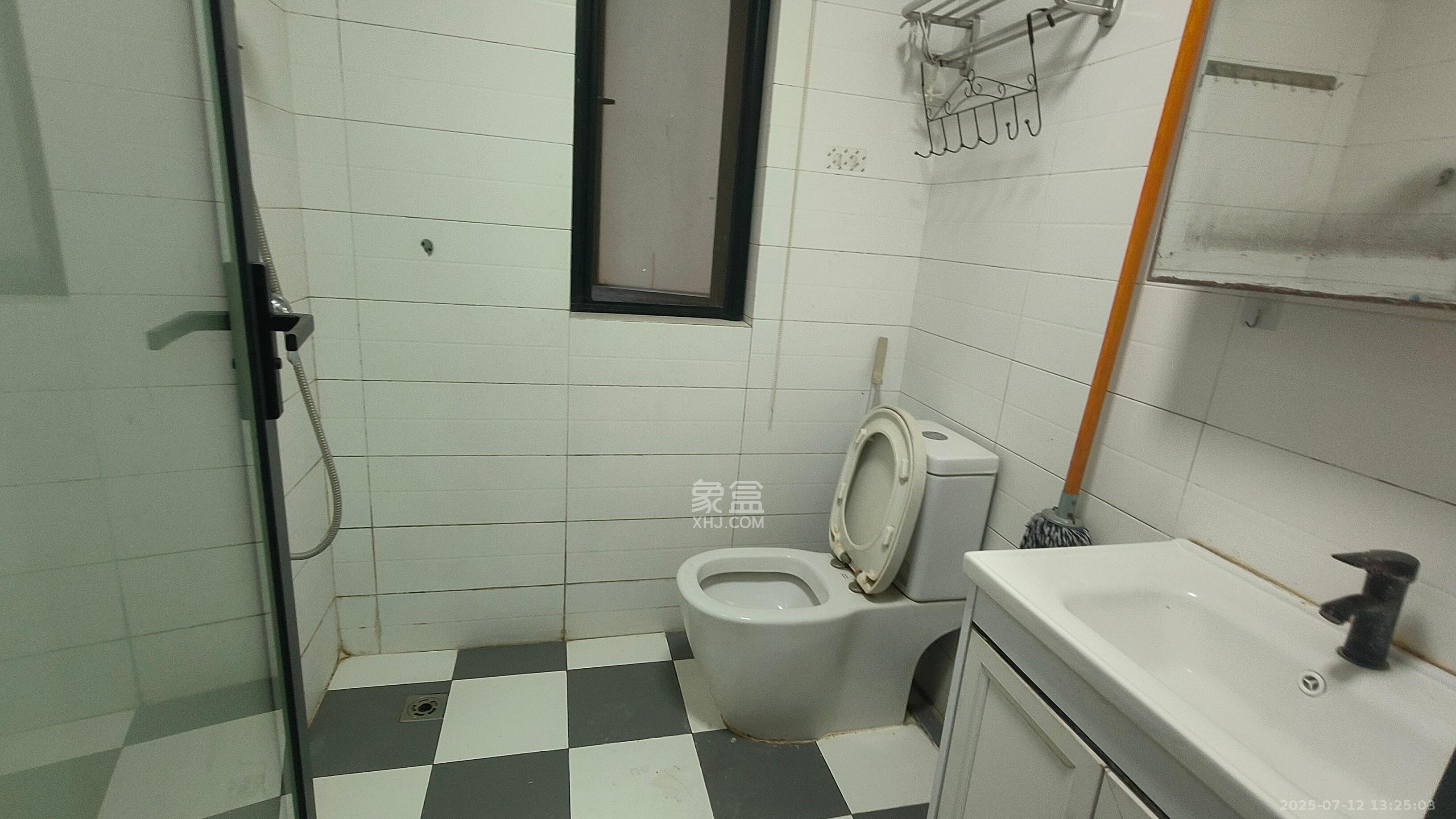 阳光100三期  1室0厅0卫   2400.00元/月室内图