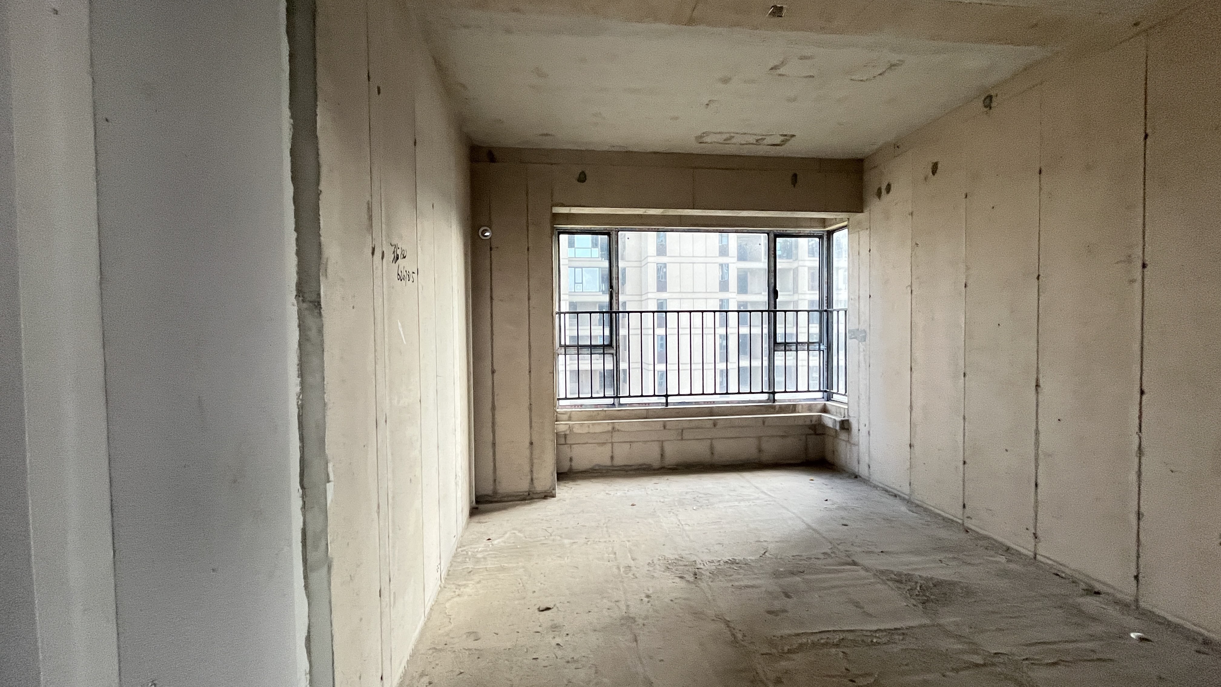 湘中府央玺 4室2厅2卫 82.8万 湘中府央玺 4室2厅2卫 82.8万室内图