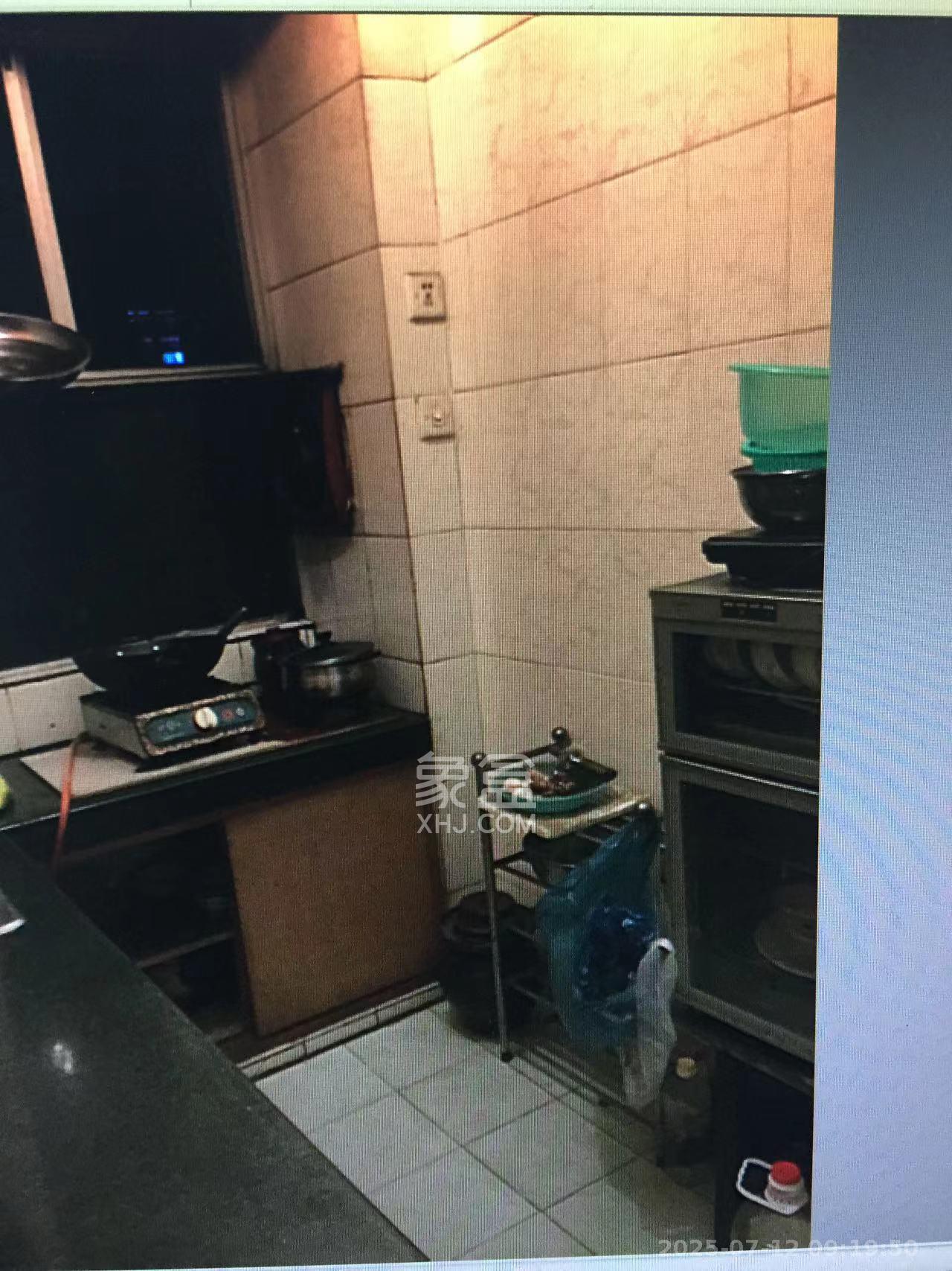 湖南财政经济学院教职工宿舍  3室2厅2卫    2700.0元/月 湖南财政经济学院教职工宿舍  3室2厅2卫    2700.0元/月室内图