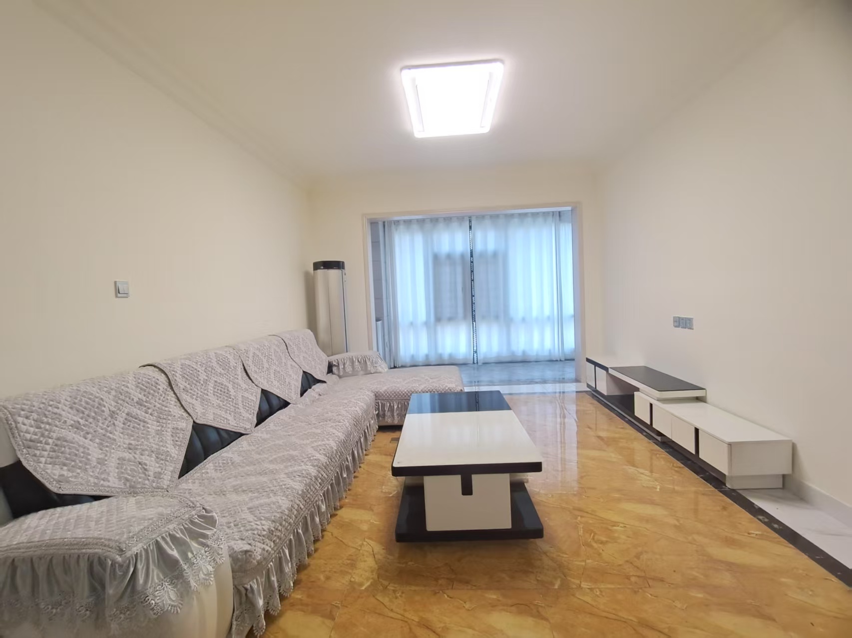 碧桂园梓山府 3室2厅2卫 2000.0元/月 碧桂园梓山府 3室2厅2卫 2000.0元/月室内图