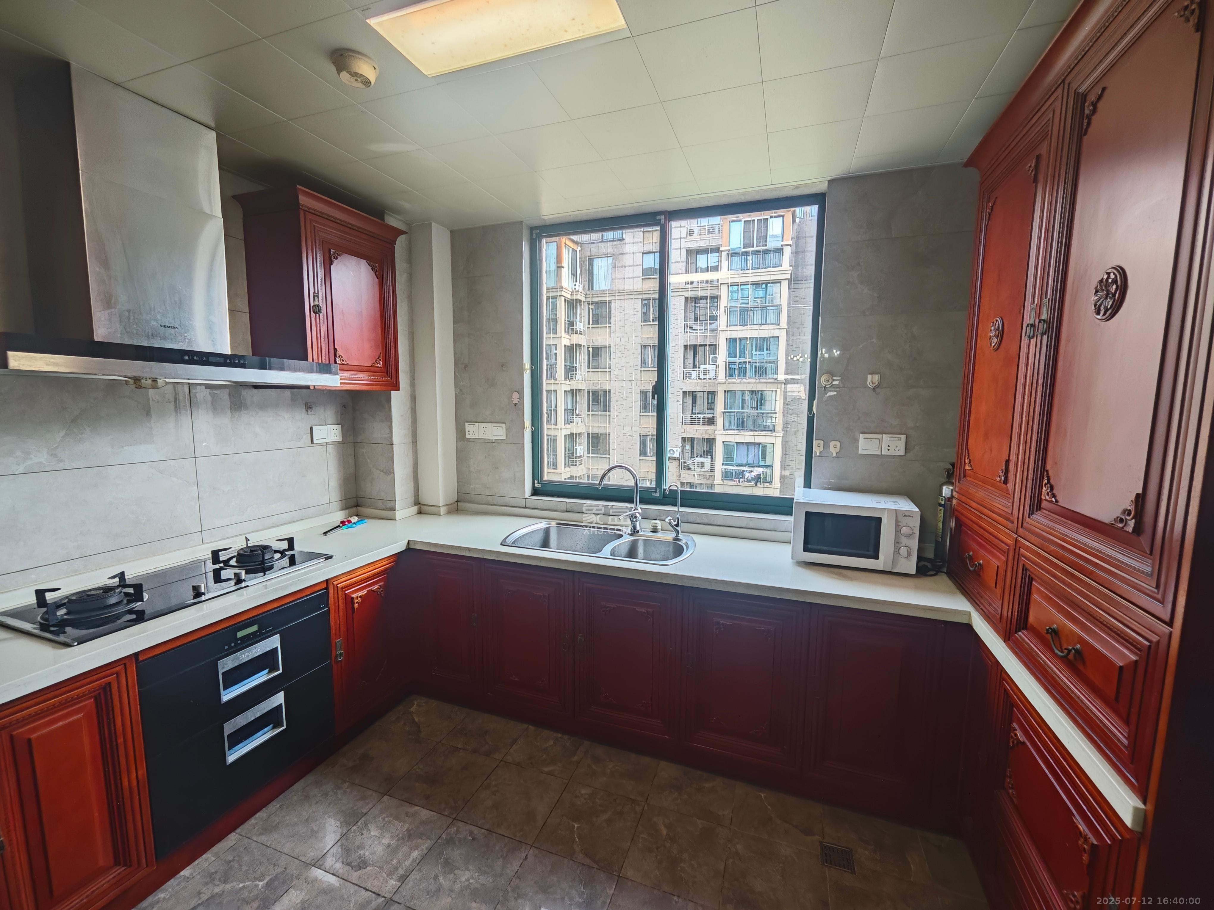 共和世家  3室2厅2卫    3500.0元/月 共和世家  3室2厅2卫    3500.0元/月室内图