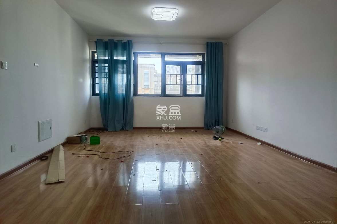 八方小区C区  3室2厅2卫    3600.0元/月 八方小区C区  3室2厅2卫    3600.0元/月室内图