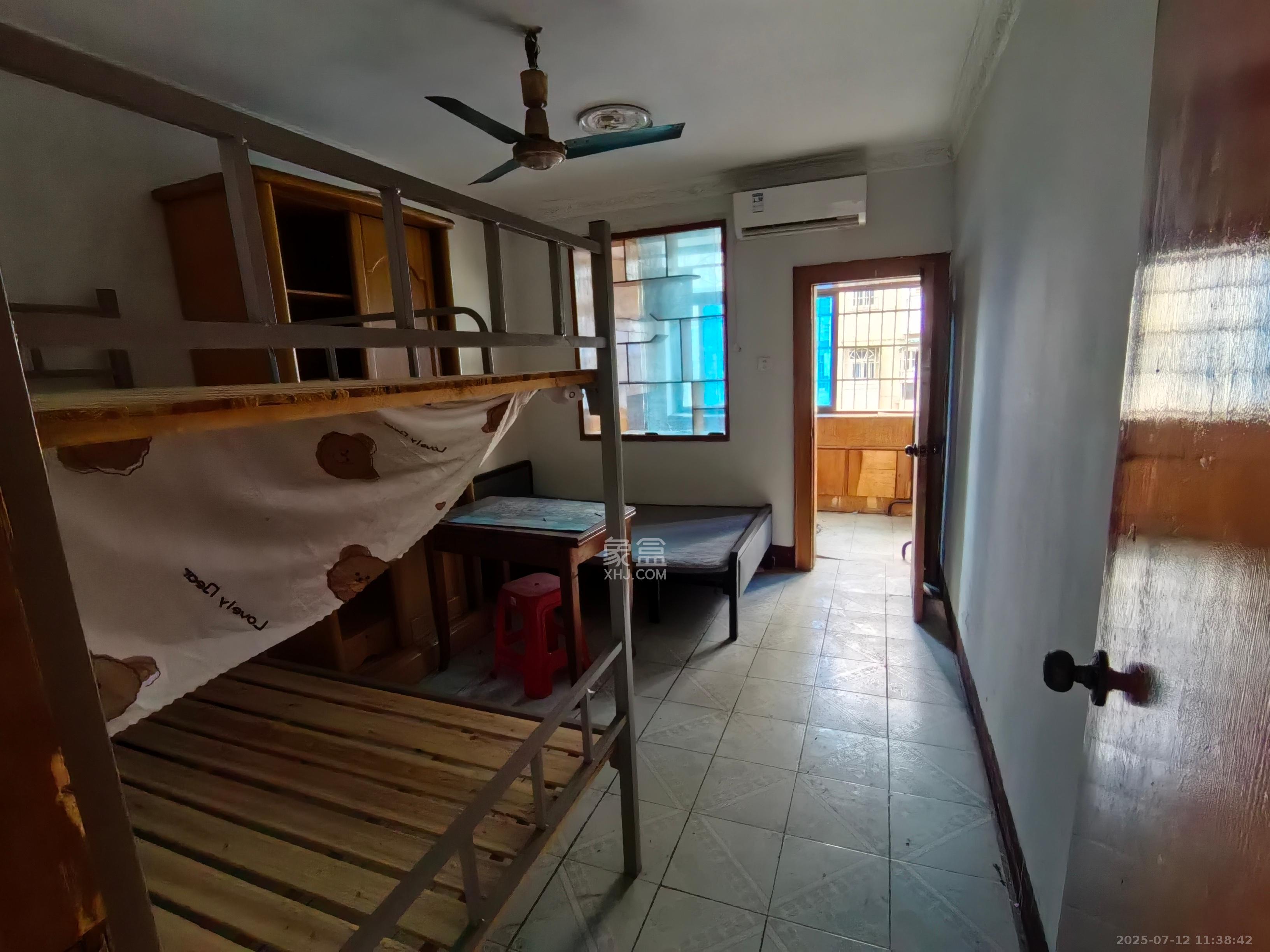 白沙啤酒公寓  3室2厅1卫    1800.0元/月 白沙啤酒公寓  3室2厅1卫    1800.0元/月室内图