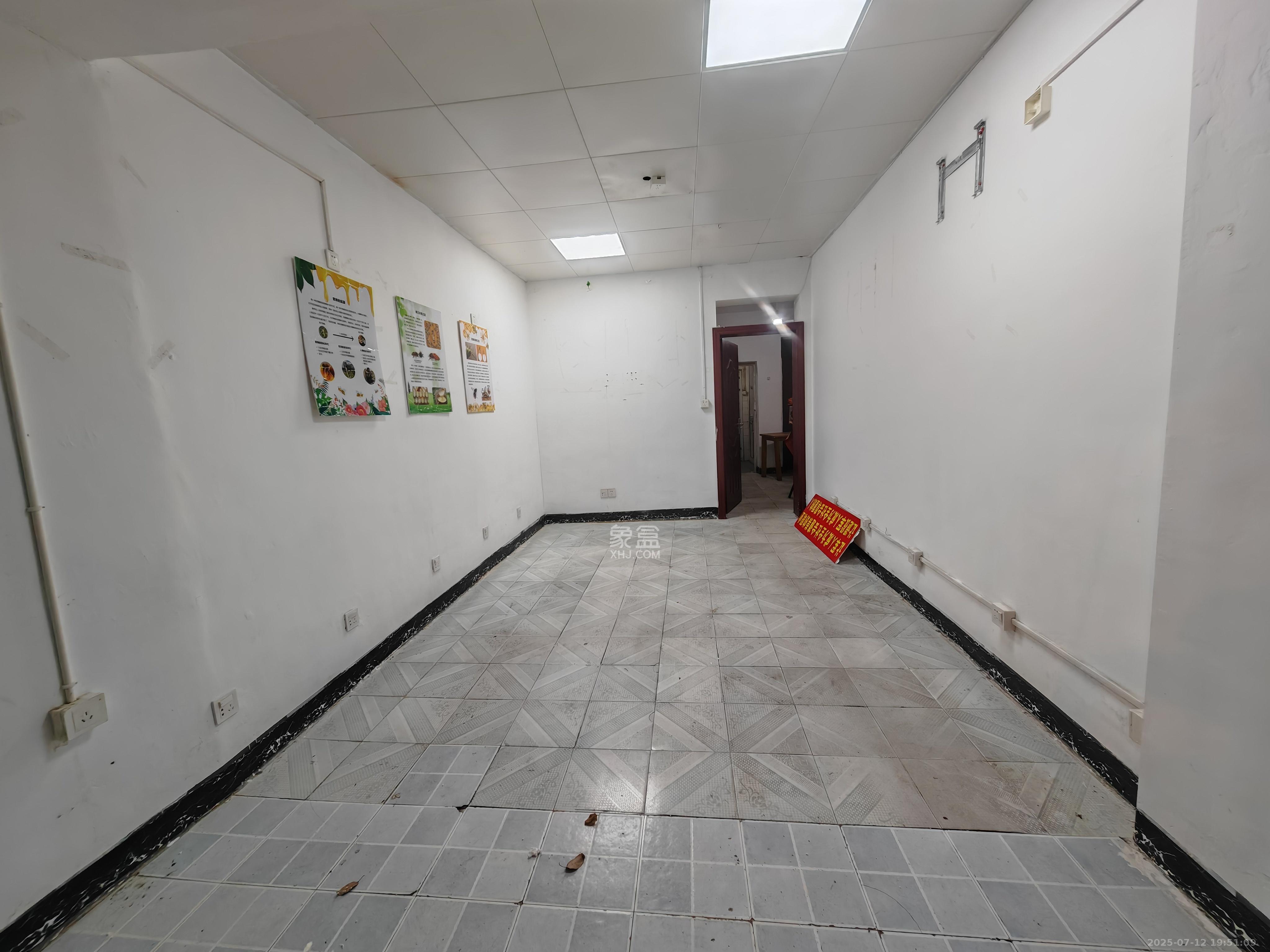 红旗区四片 2室1厅1卫 1500.0元/月 红旗区四片 2室1厅1卫 1500.0元/月室内图