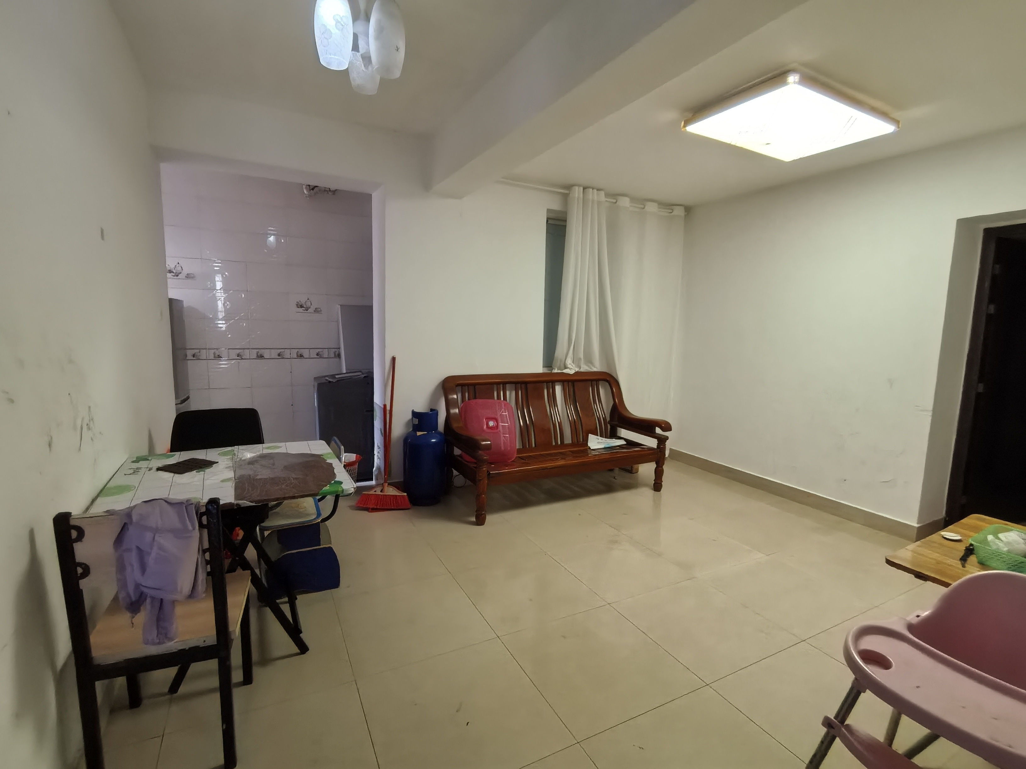 国托公寓 3室2厅1卫 2000.0元/月 国托公寓 3室2厅1卫 2000.0元/月室内图