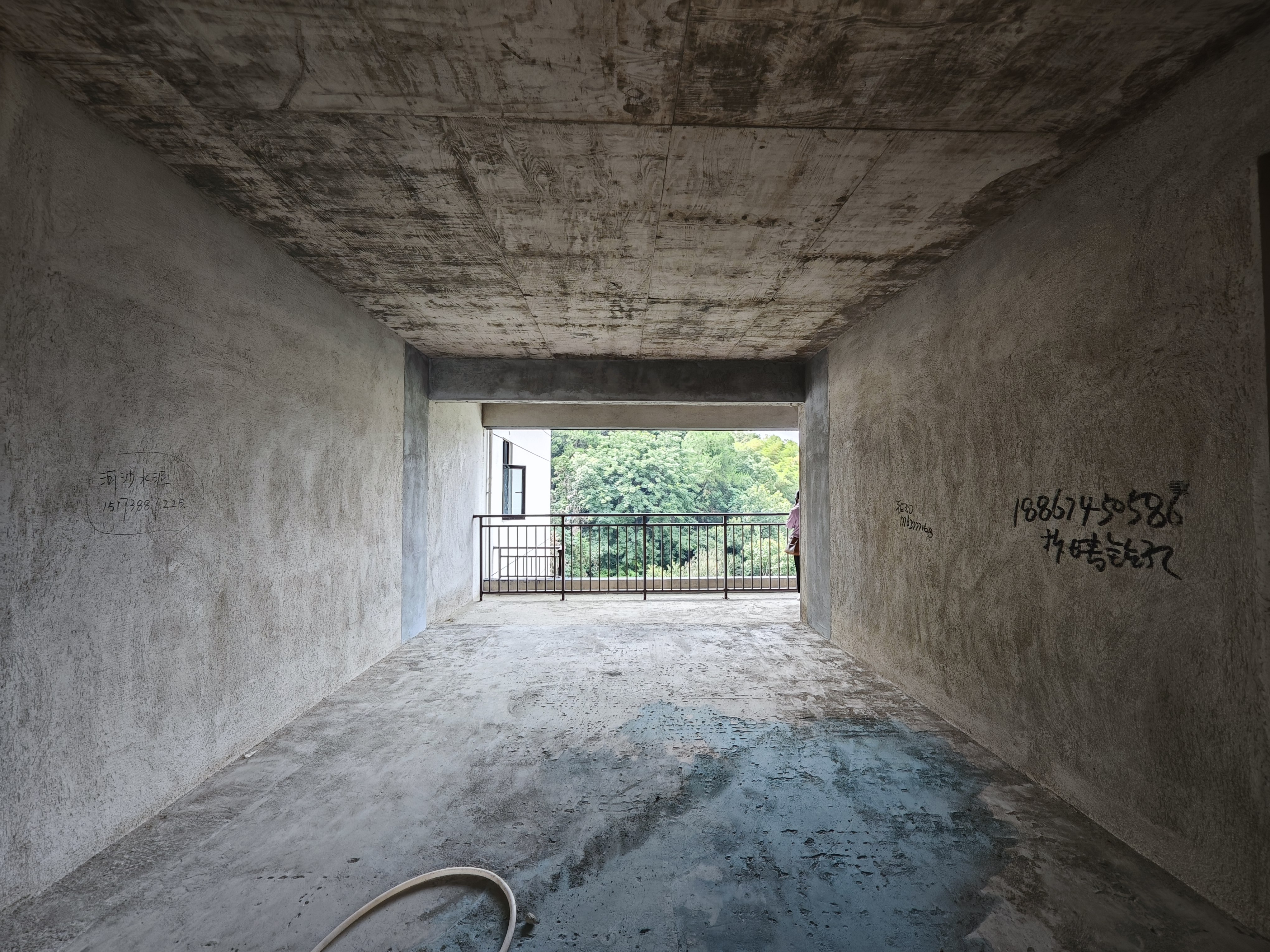 青春里-铂樾府 1室0厅0卫 89.8万 青春里-铂樾府 1室0厅0卫 89.8万客厅