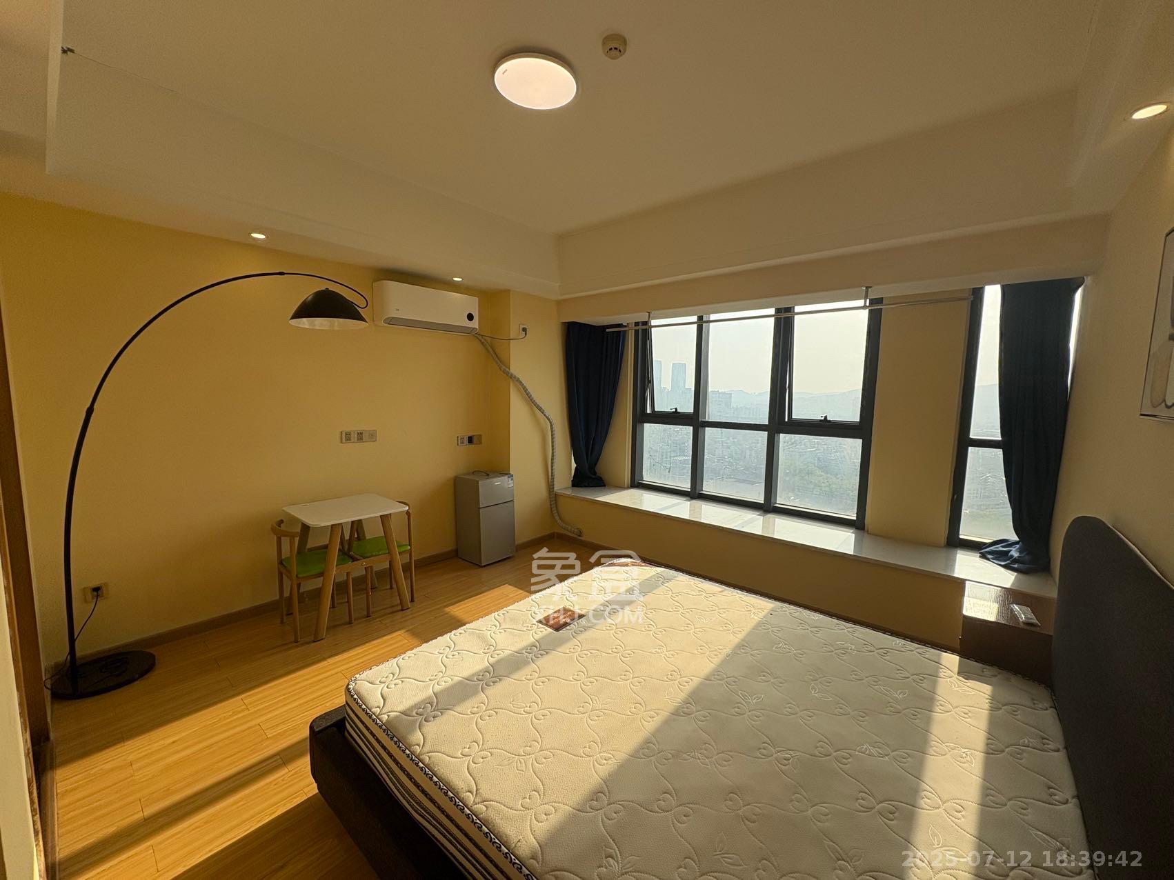 众东国际  1室1厅1卫    2000.0元/月 众东国际  1室1厅1卫    2000.0元/月室内图