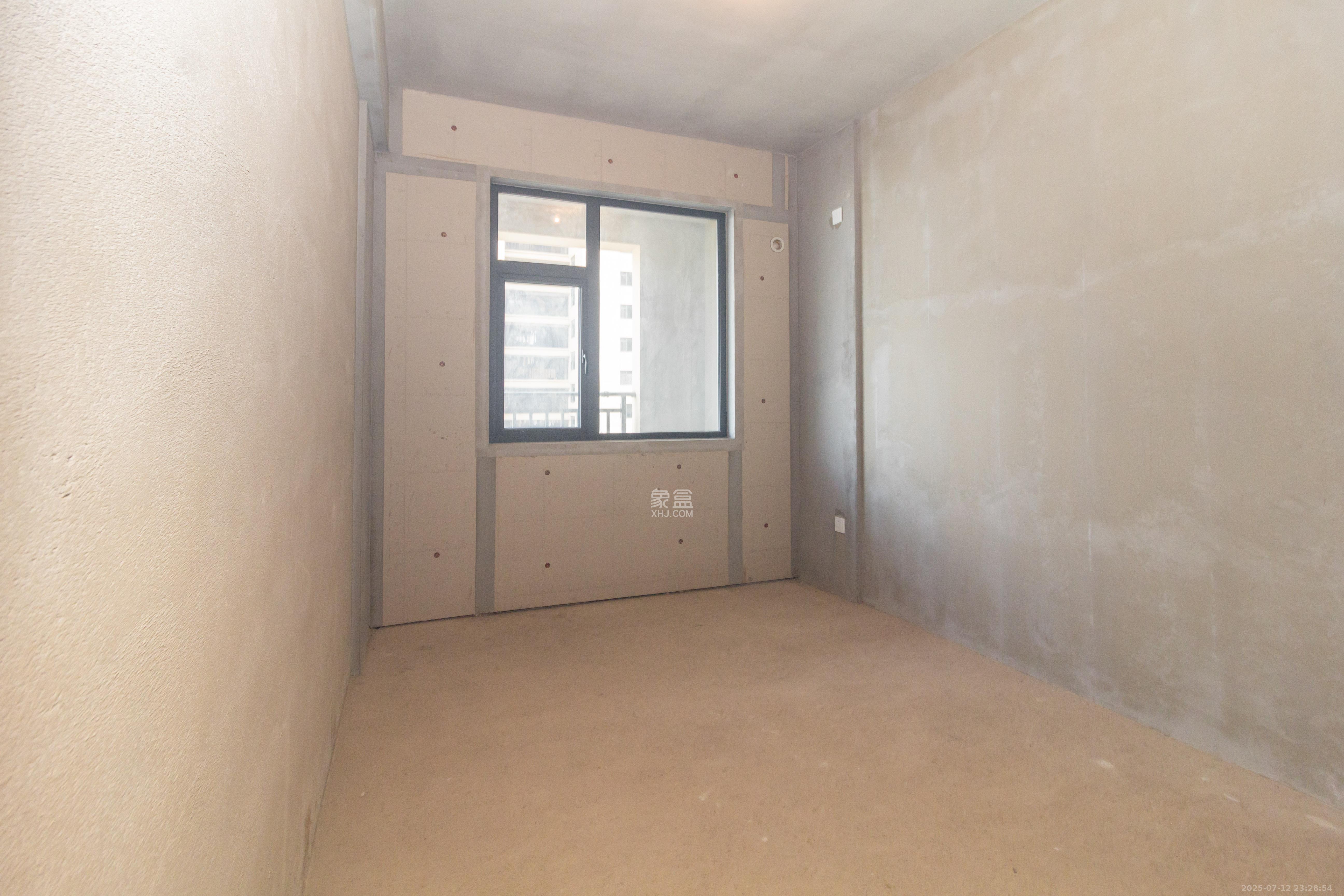 日盛湖湘花苑  3室2厅2卫    79.8万 日盛湖湘花苑  3室2厅2卫    79.8万卧室