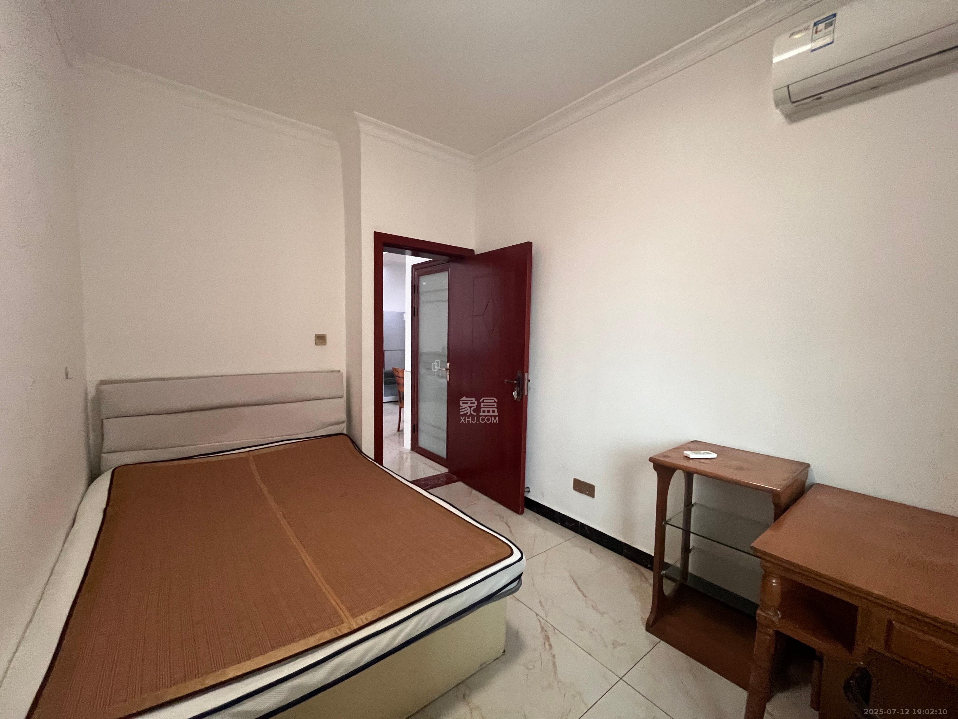 鄱阳佳郡 1室0厅0卫 2100.0元/月 鄱阳佳郡 1室0厅0卫 2100.0元/月室内图