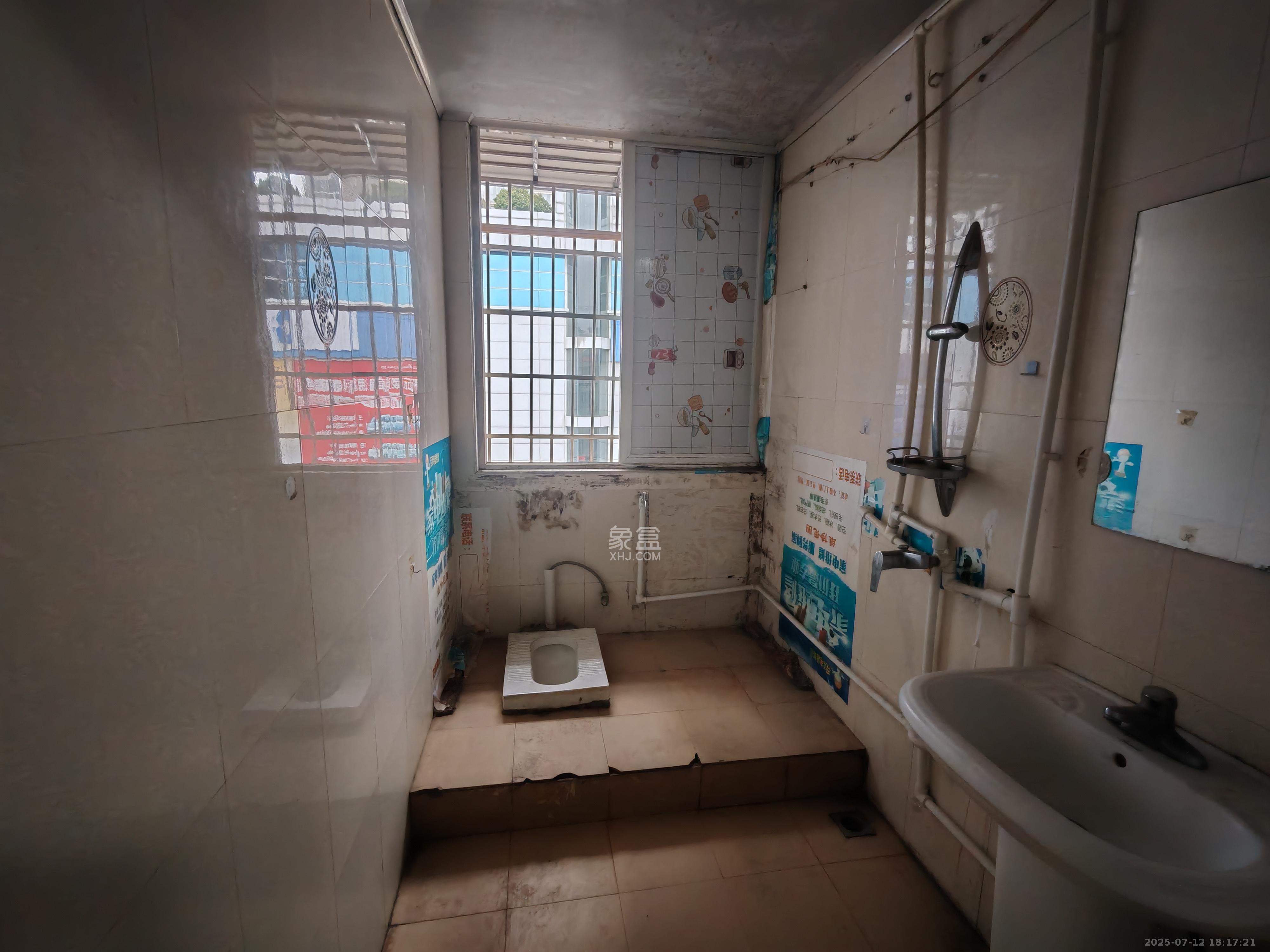 高桥家电百货城 7室1厅3卫 2000.0元/月 高桥家电百货城 7室1厅3卫 2000.0元/月室内图