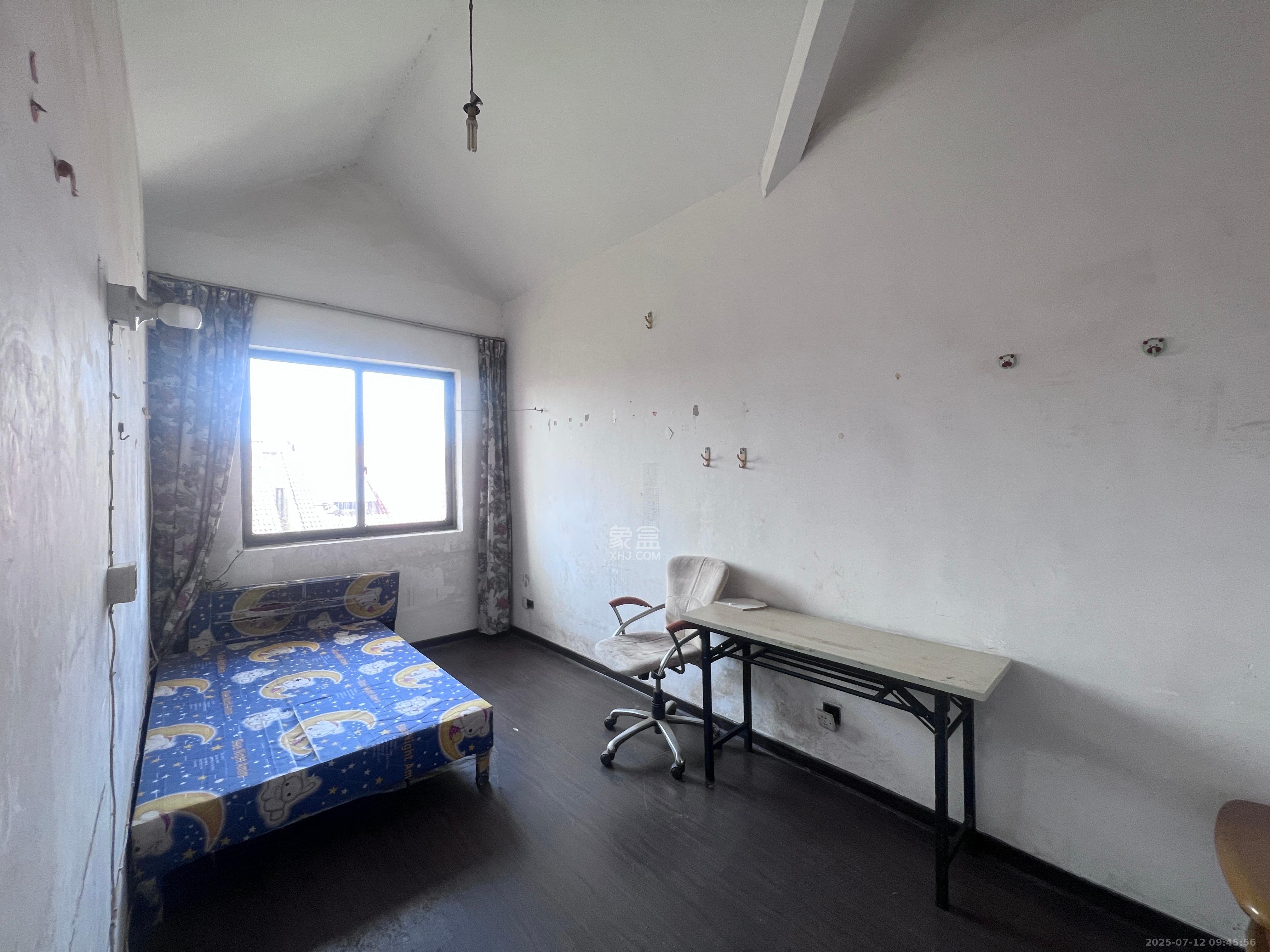 东方新城  5室2厅2卫   2300.00元/月室内图