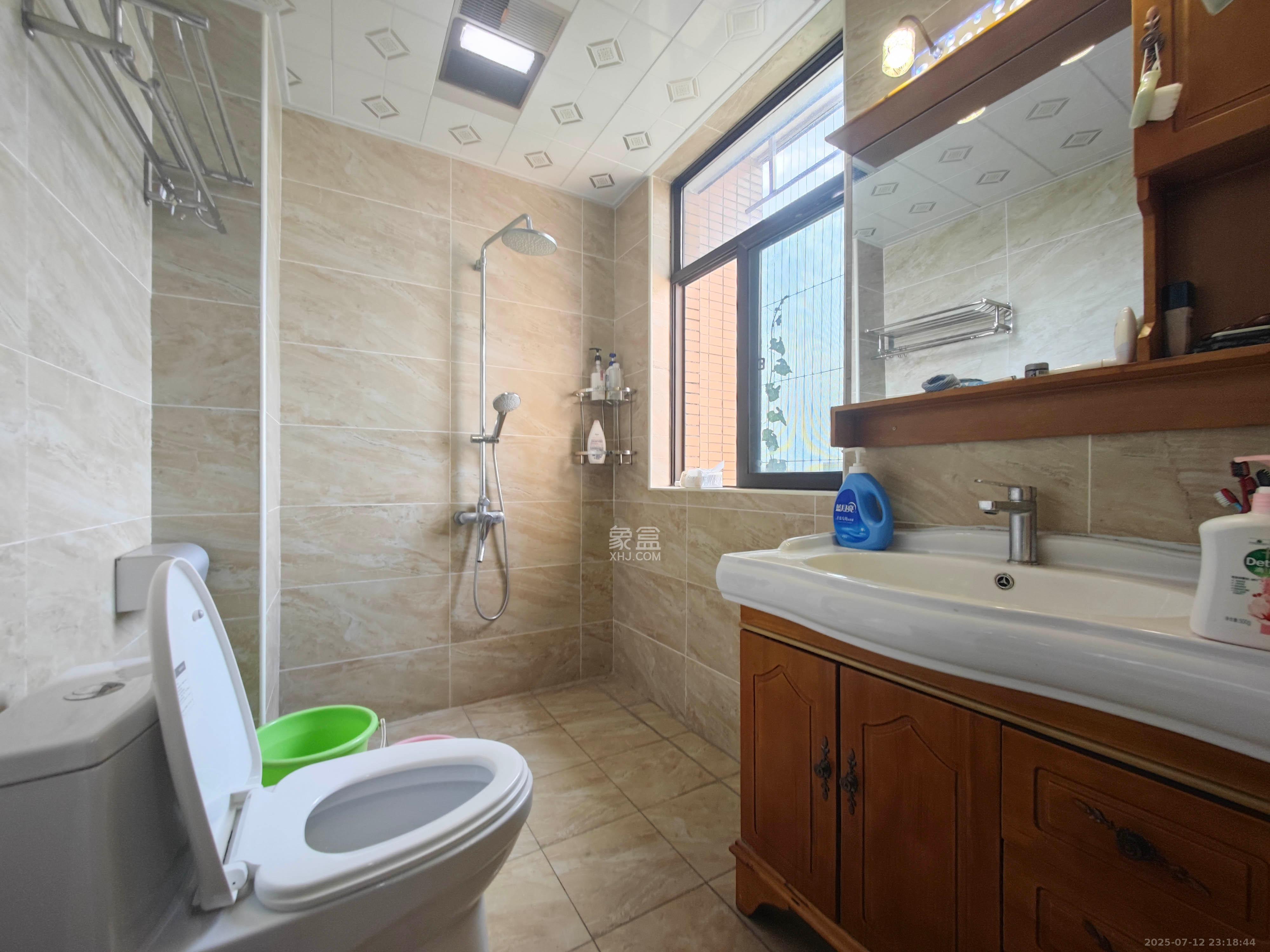 德润小区(丰升德润小区) 3室2厅2卫 107.8万 德润小区(丰升德润小区) 3室2厅2卫 107.8万卧室