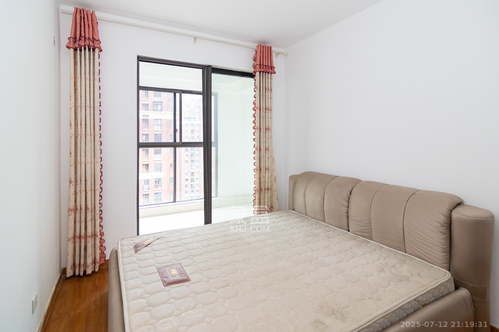 新城国际花都 3室2厅2卫 92.0万 新城国际花都 3室2厅2卫 92.0万卧室