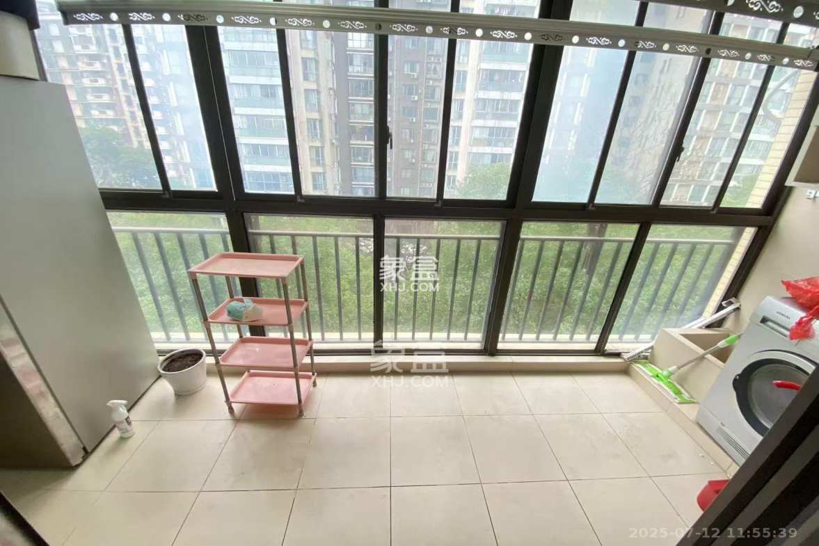 钱隆樽品(一、二、三期)  4室2厅2卫    3500.0元/月 钱隆樽品(一、二、三期)  4室2厅2卫    3500.0元/月室内图