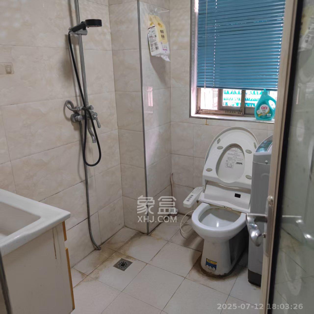 三和公寓  1室1厅1卫    1500.0元/月 三和公寓  1室1厅1卫    1500.0元/月室内图