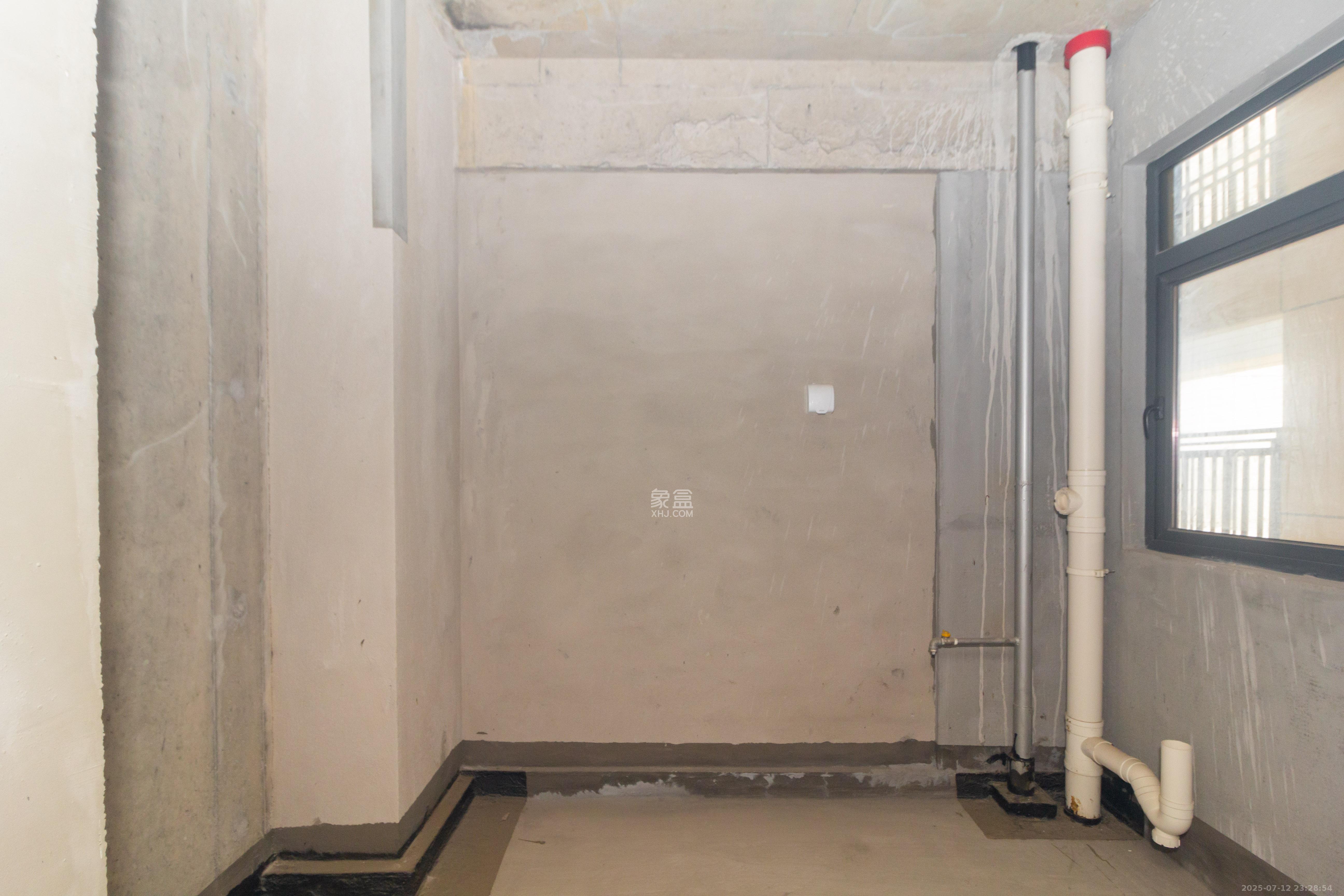 日盛湖湘花苑  3室2厅2卫    79.8万 日盛湖湘花苑  3室2厅2卫    79.8万厨房