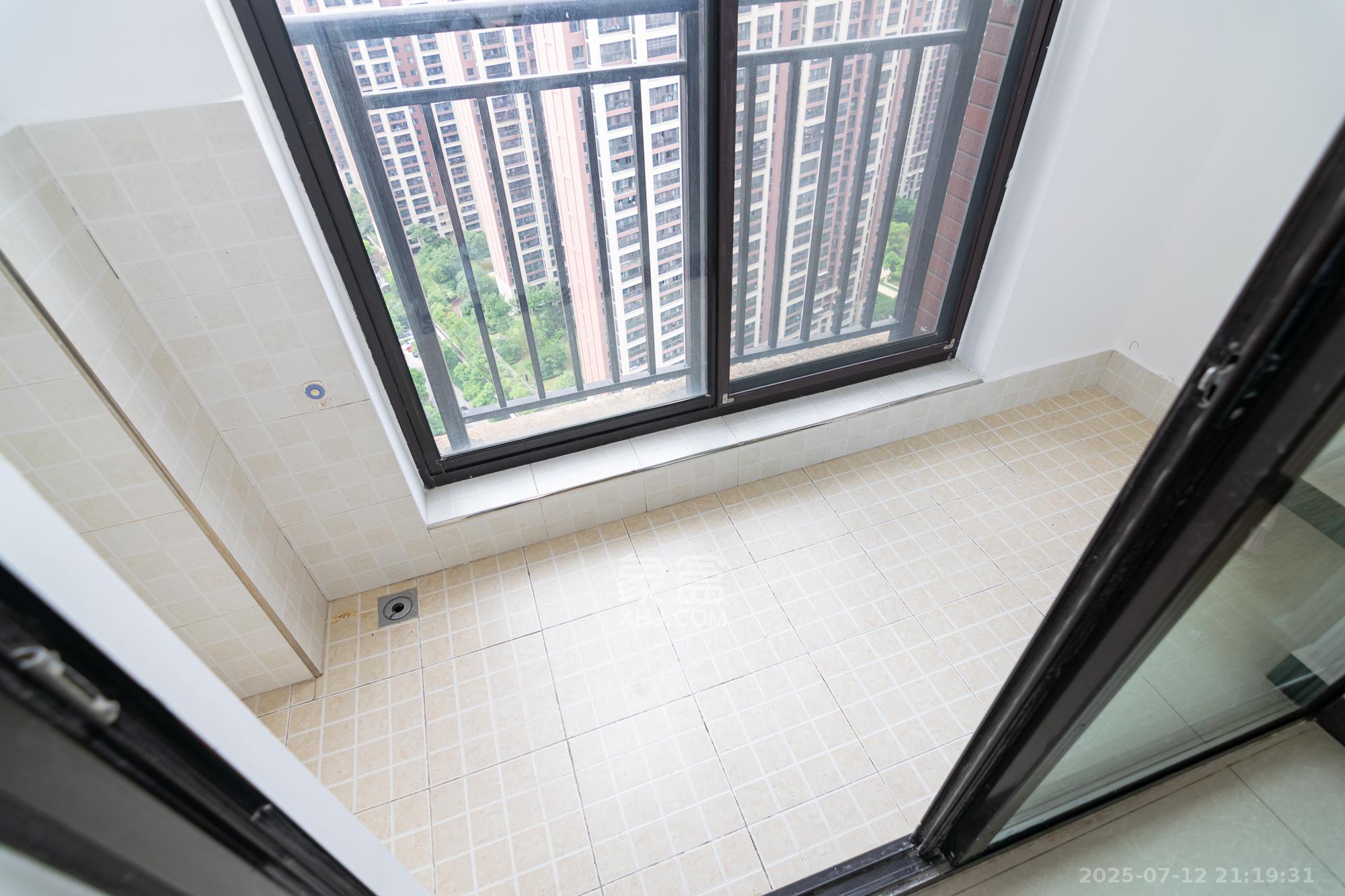 新城国际花都 3室2厅2卫 92.0万 新城国际花都 3室2厅2卫 92.0万阳台