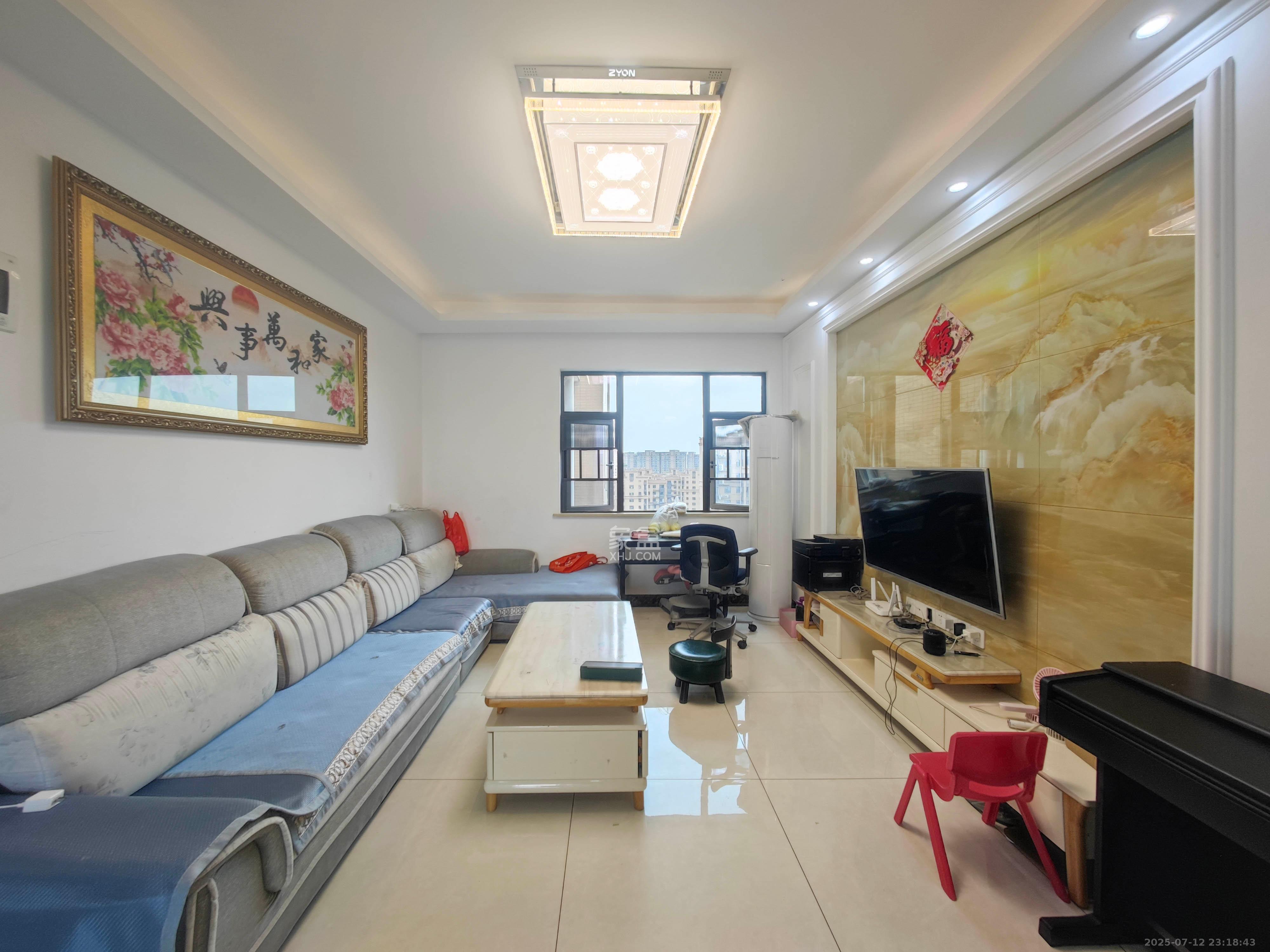 德润小区（丰升德润小区）  3室2厅2卫    107.8万客厅