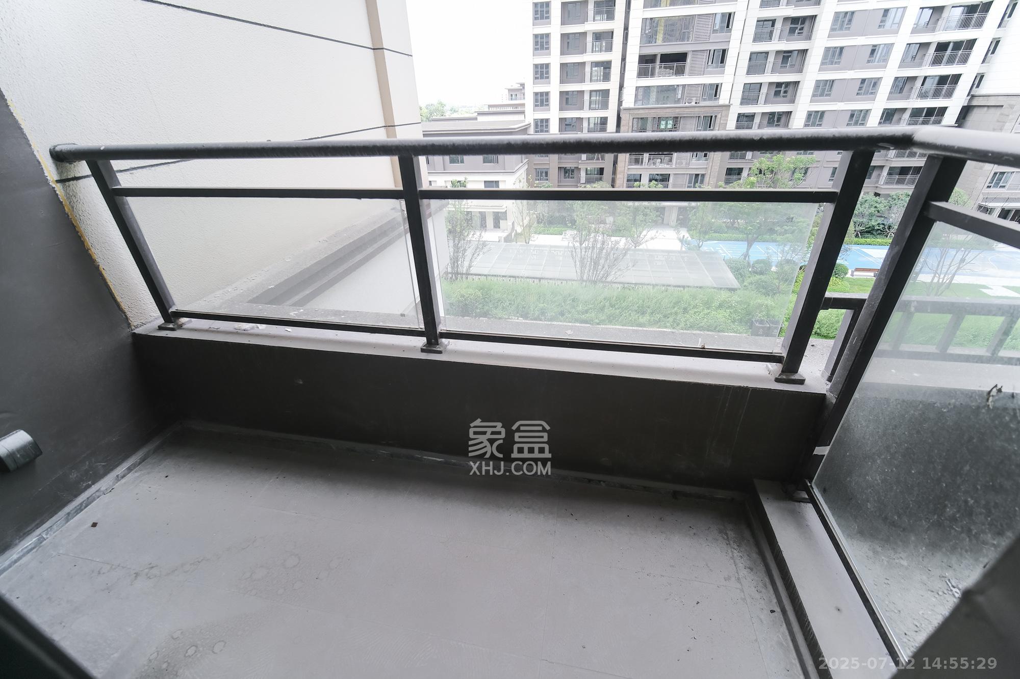 荣盛锦绣学府  4室2厅2卫    106.0万 荣盛锦绣学府  4室2厅2卫    106.0万阳台