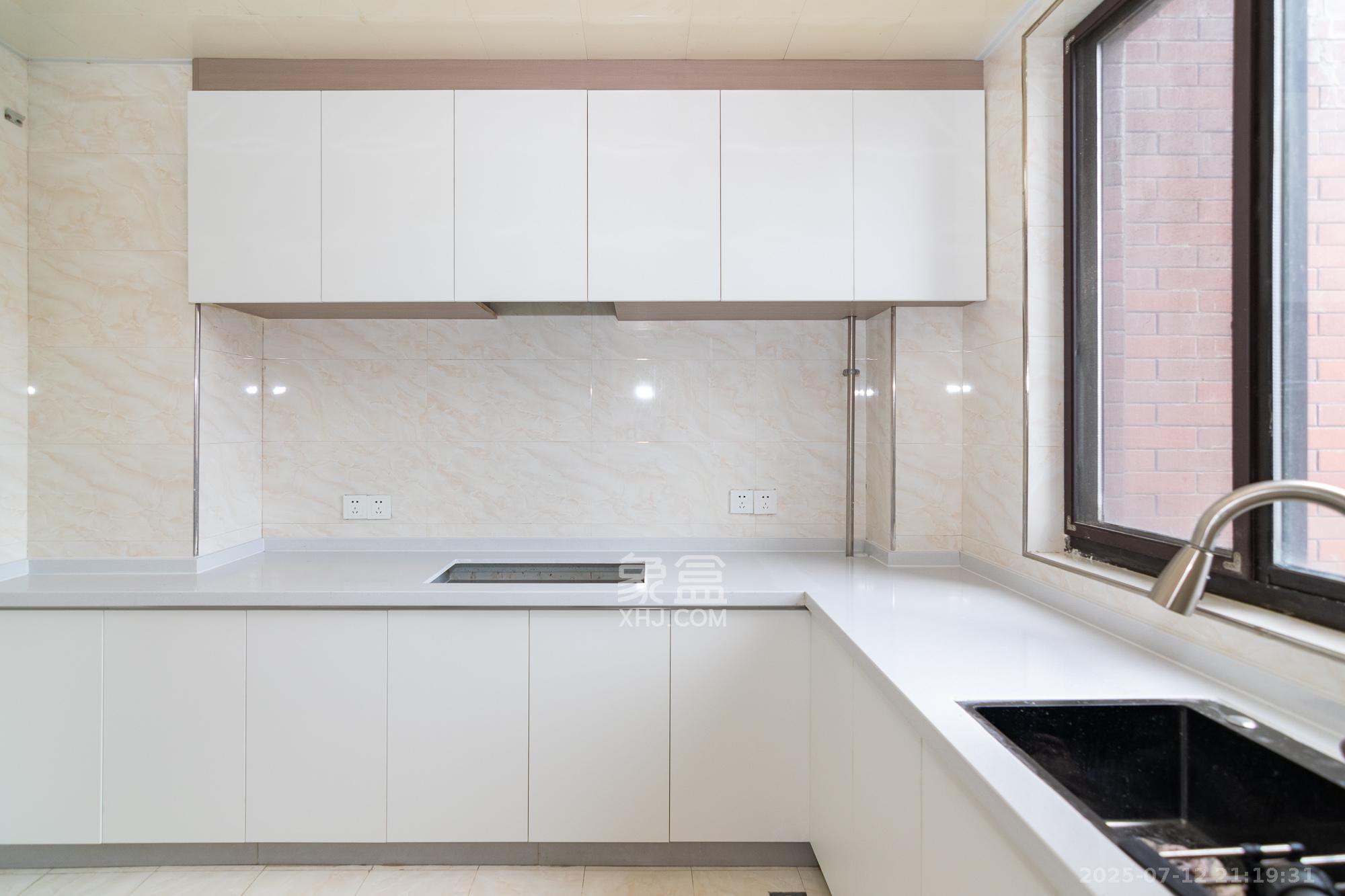 新城国际花都 3室2厅2卫 92.0万 新城国际花都 3室2厅2卫 92.0万厨房