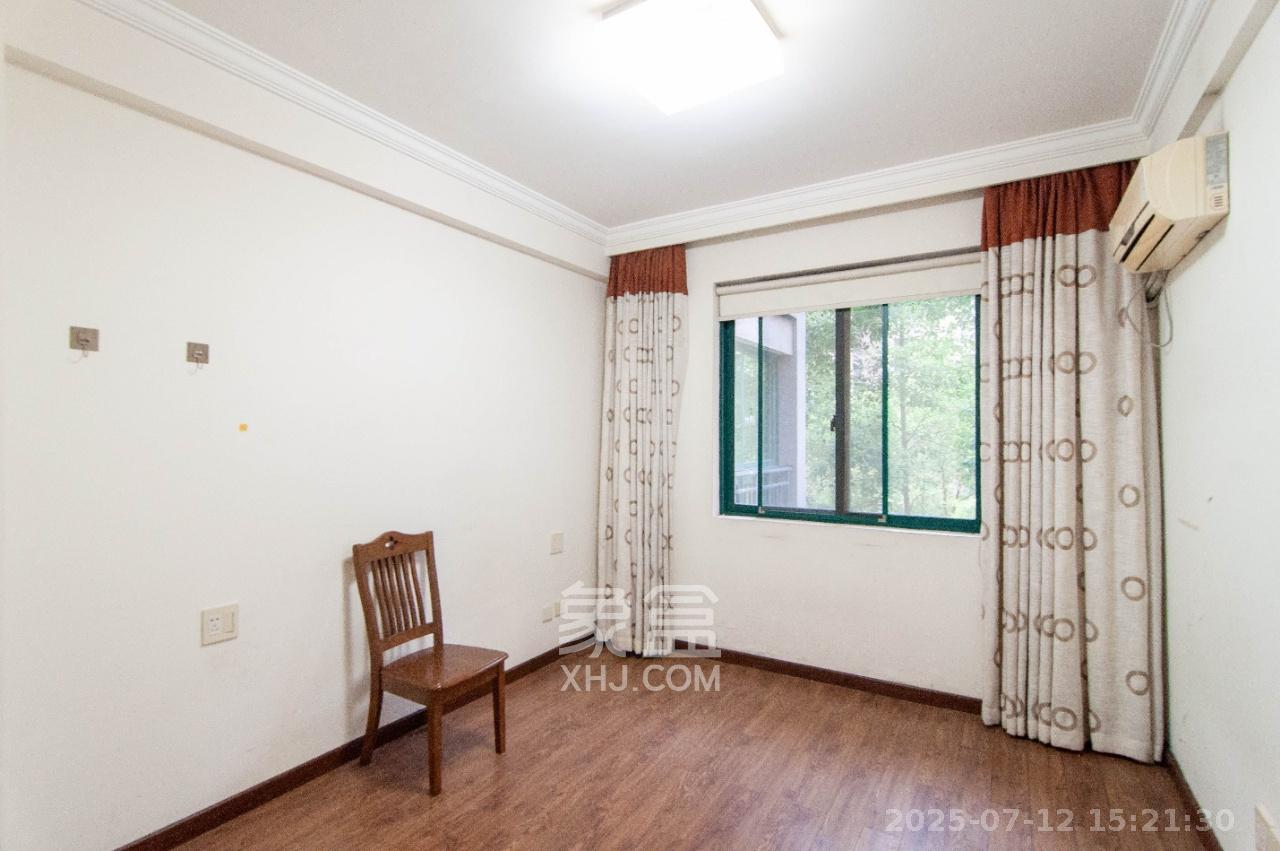 共和世家 4室2厅2卫 4200.0元/月 共和世家 4室2厅2卫 4200.0元/月室内图