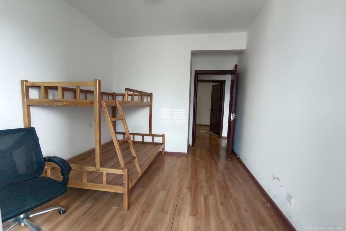 八方小区C区  3室2厅2卫    3600.0元/月 八方小区C区  3室2厅2卫    3600.0元/月室内图