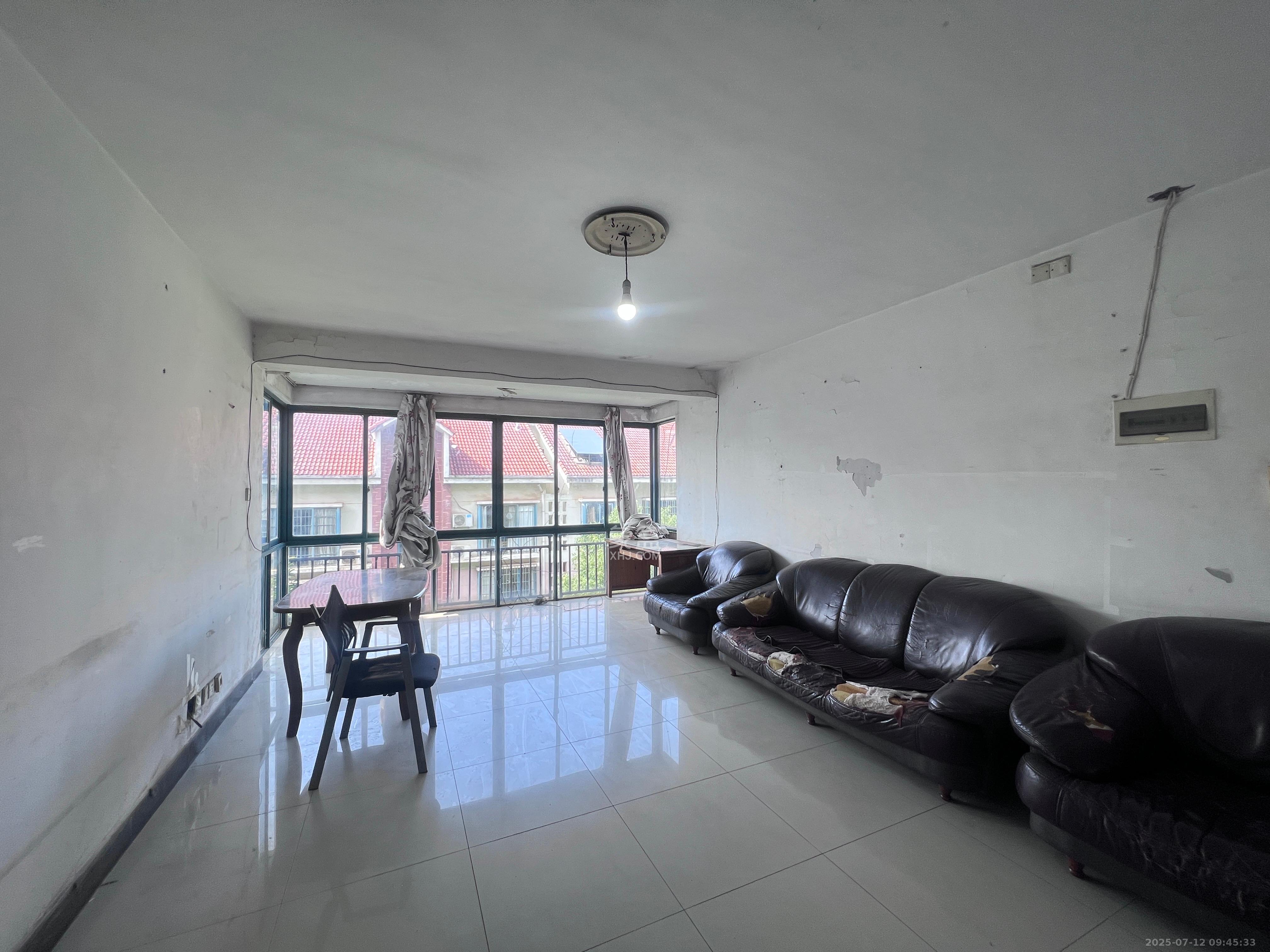 东方新城  5室2厅2卫    2300.0元/月 东方新城  5室2厅2卫    2300.0元/月室内图