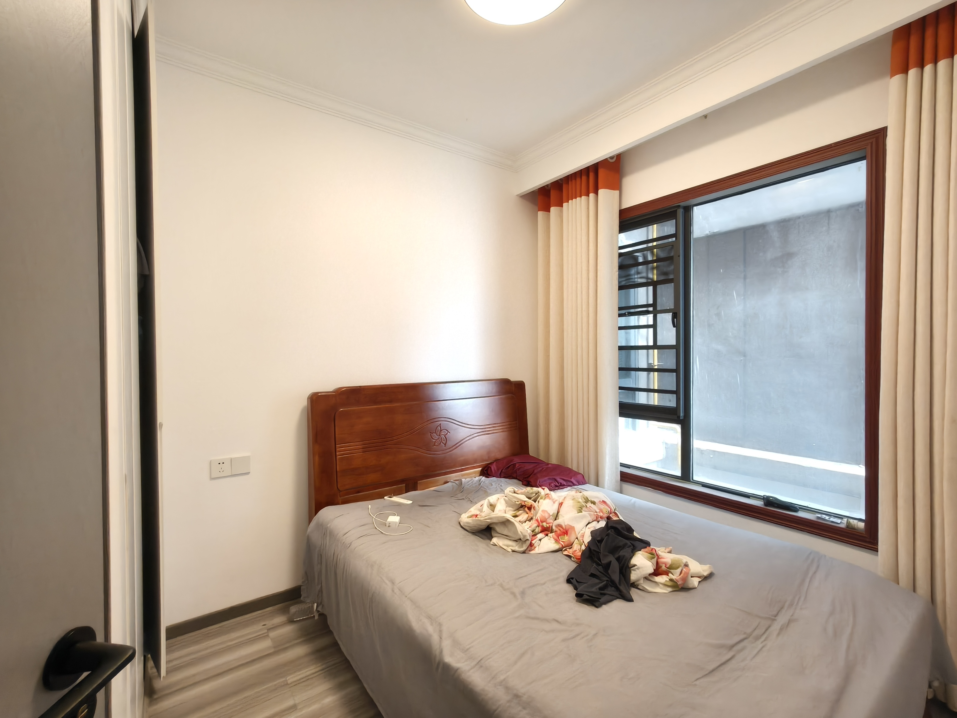 荣盛花语书苑 4室2厅2卫 2500.0元/月 荣盛花语书苑 4室2厅2卫 2500.0元/月室内图