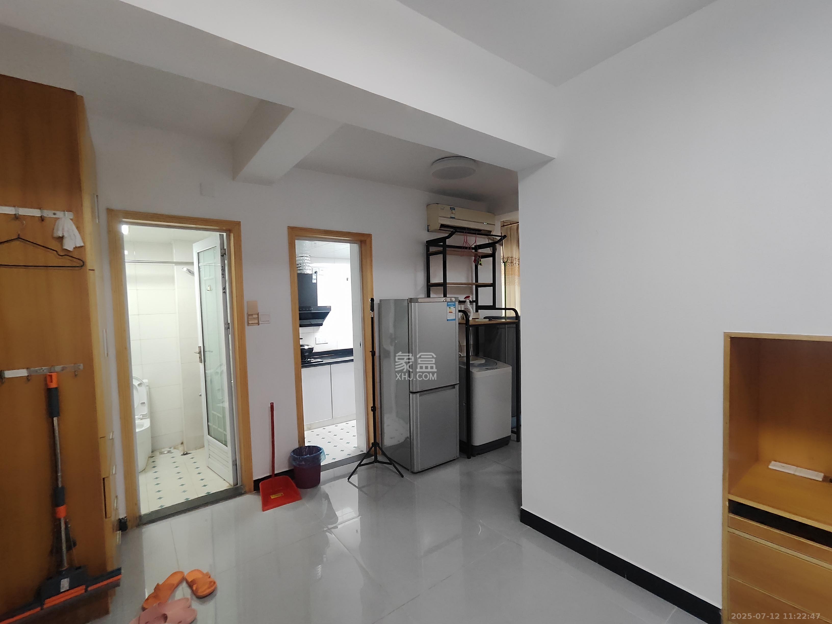 鹏程世家  1室1厅1卫    2500.0元/月 鹏程世家  1室1厅1卫    2500.0元/月室内图