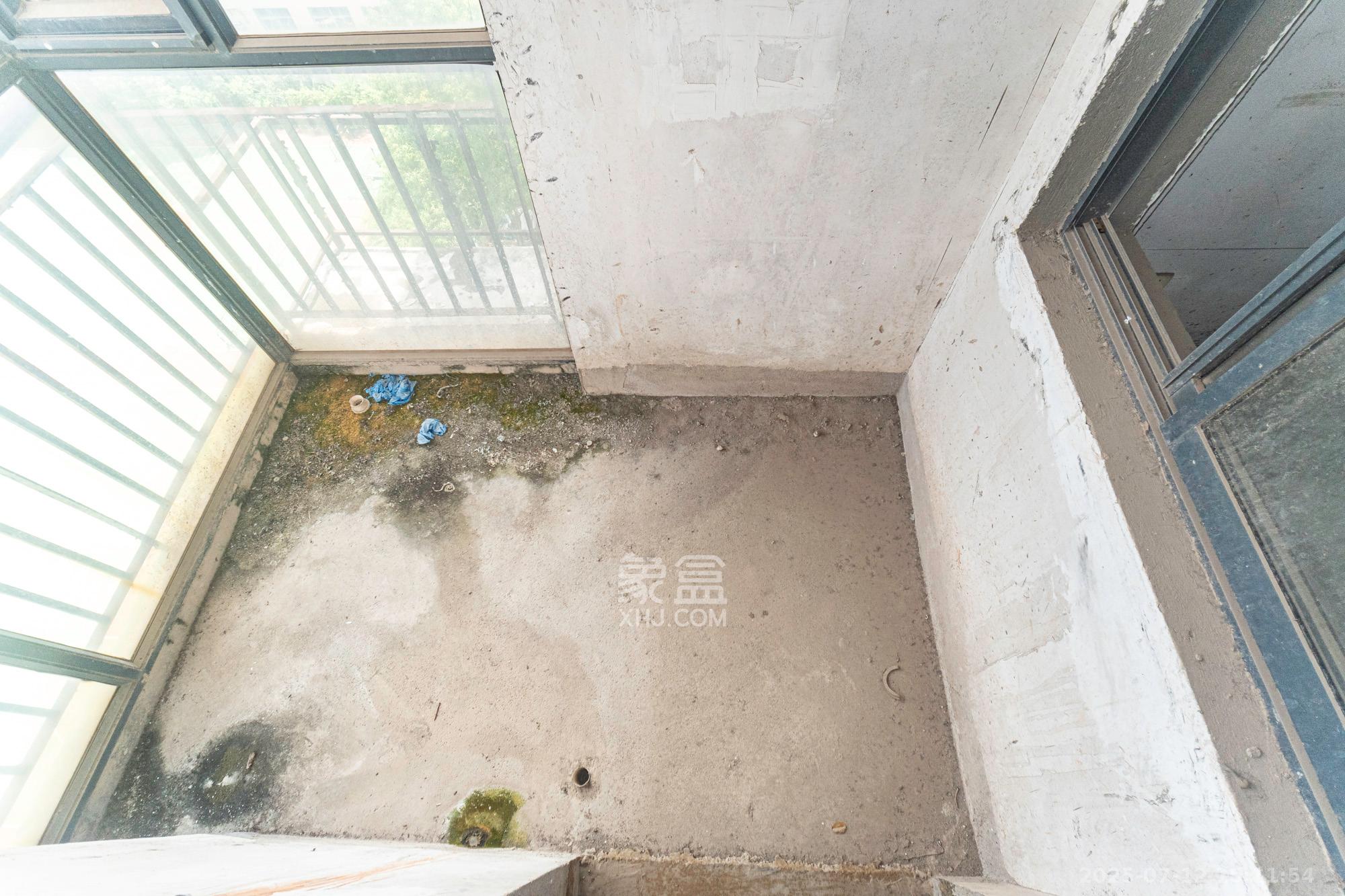 美林水郡  3室2厅2卫    100.0万其他