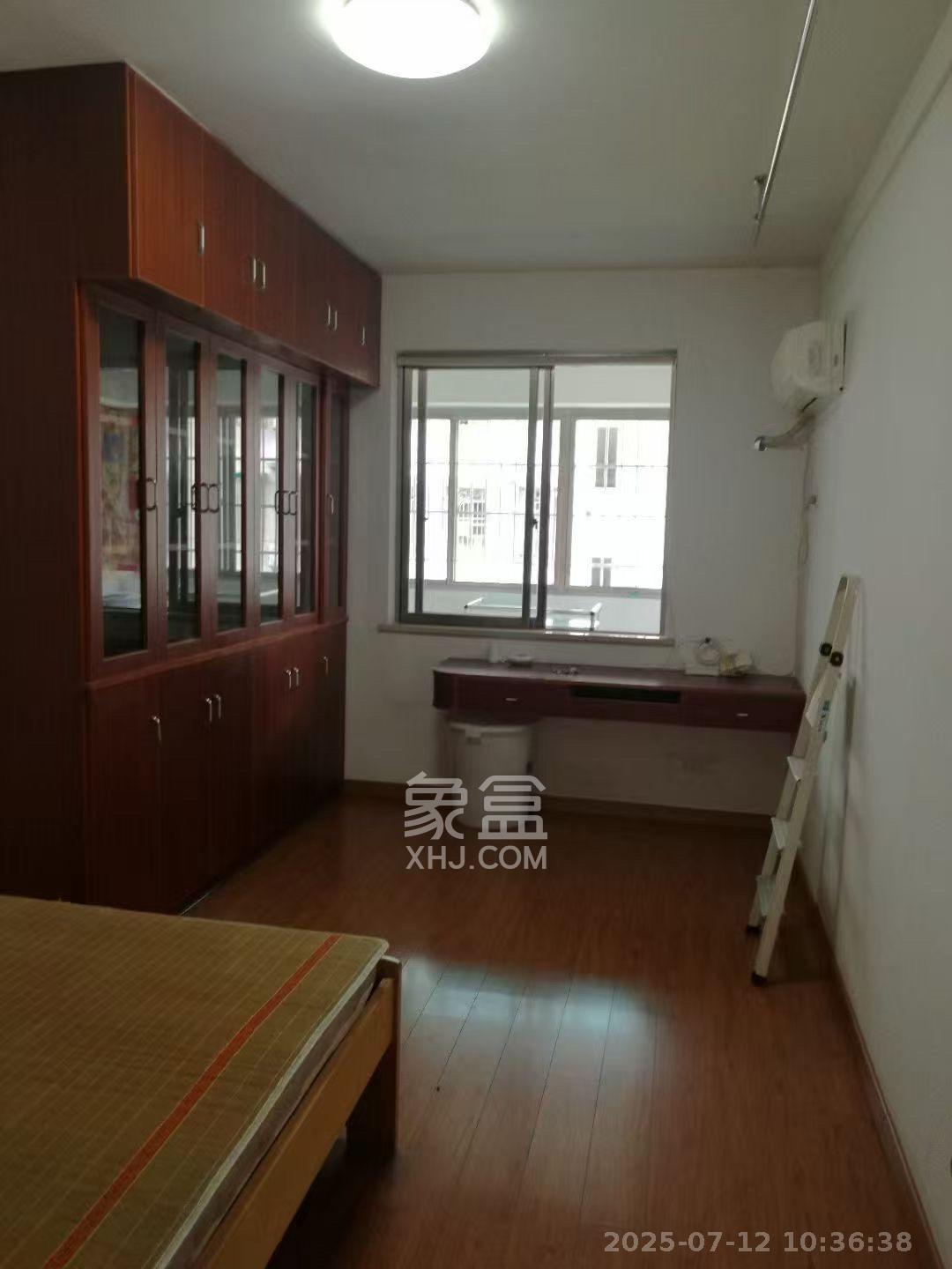 三湘小区  3室2厅2卫   1700.00元/月室内图