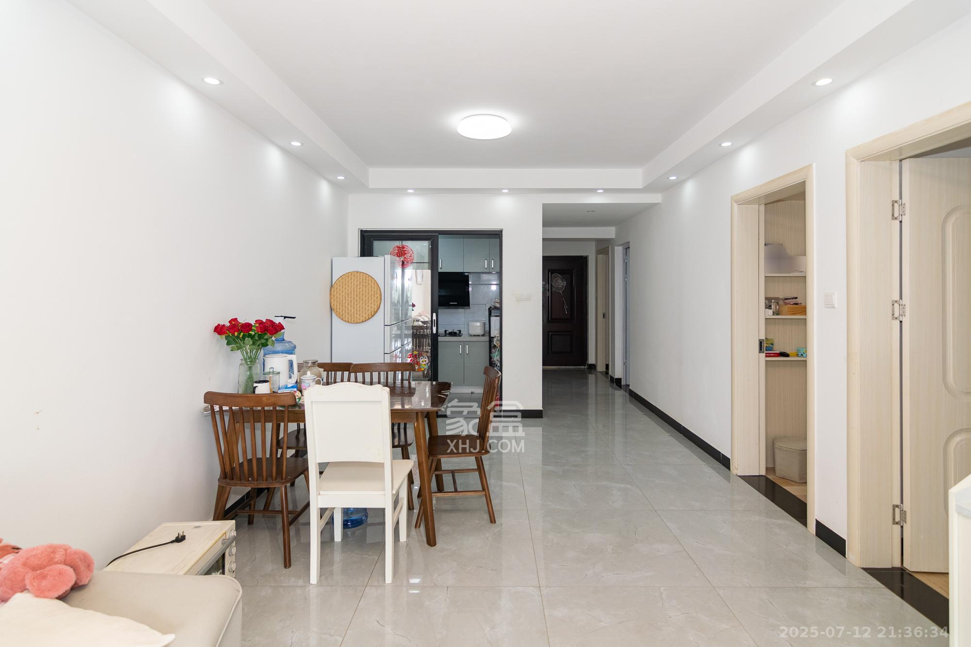 中粮鸿云  3室2厅2卫    69.8万 中粮鸿云  3室2厅2卫    69.8万客厅