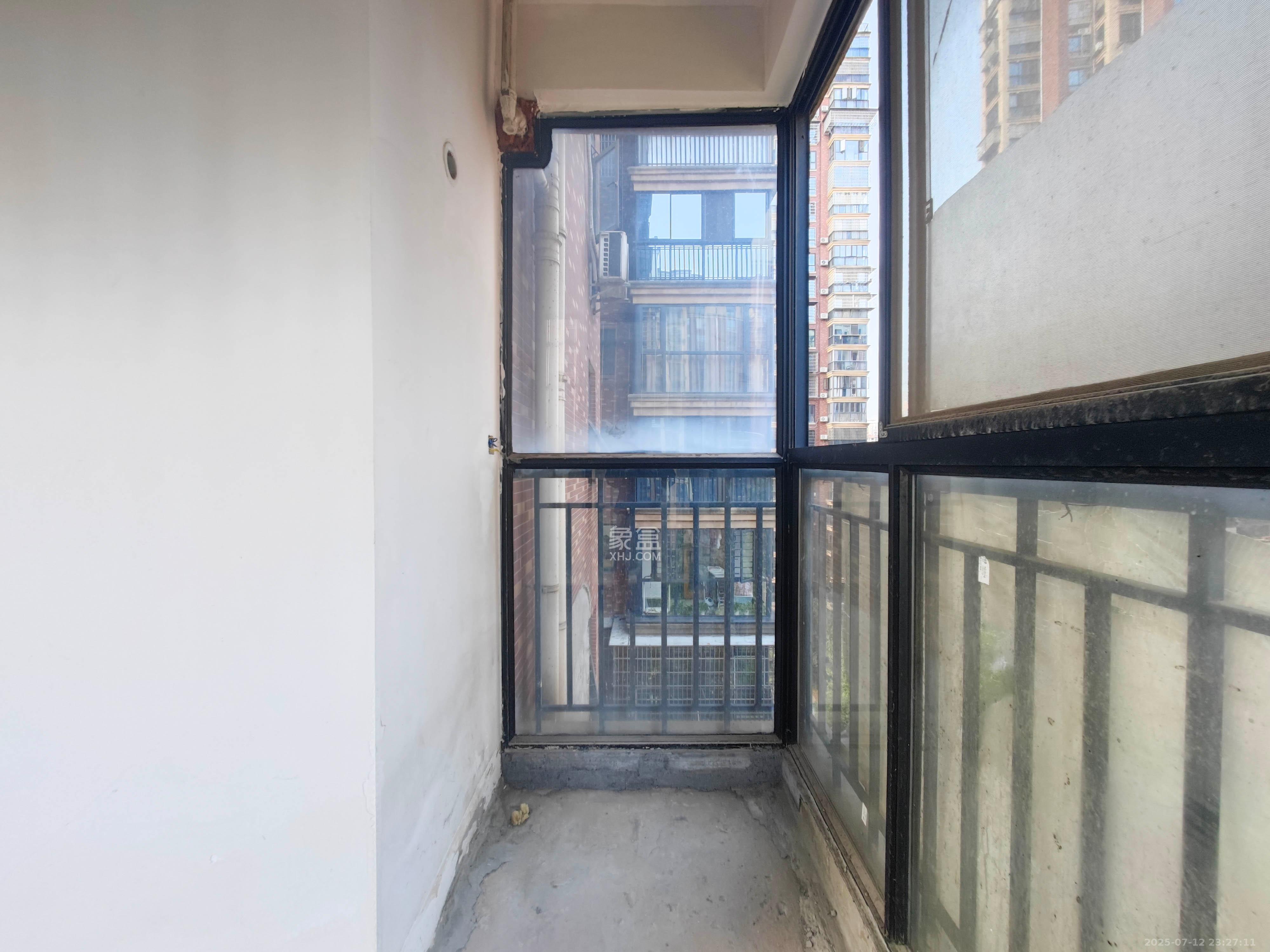 水岸天际(一期、二期) 3室2厅2卫 80.0万 水岸天际(一期、二期) 3室2厅2卫 80.0万阳台