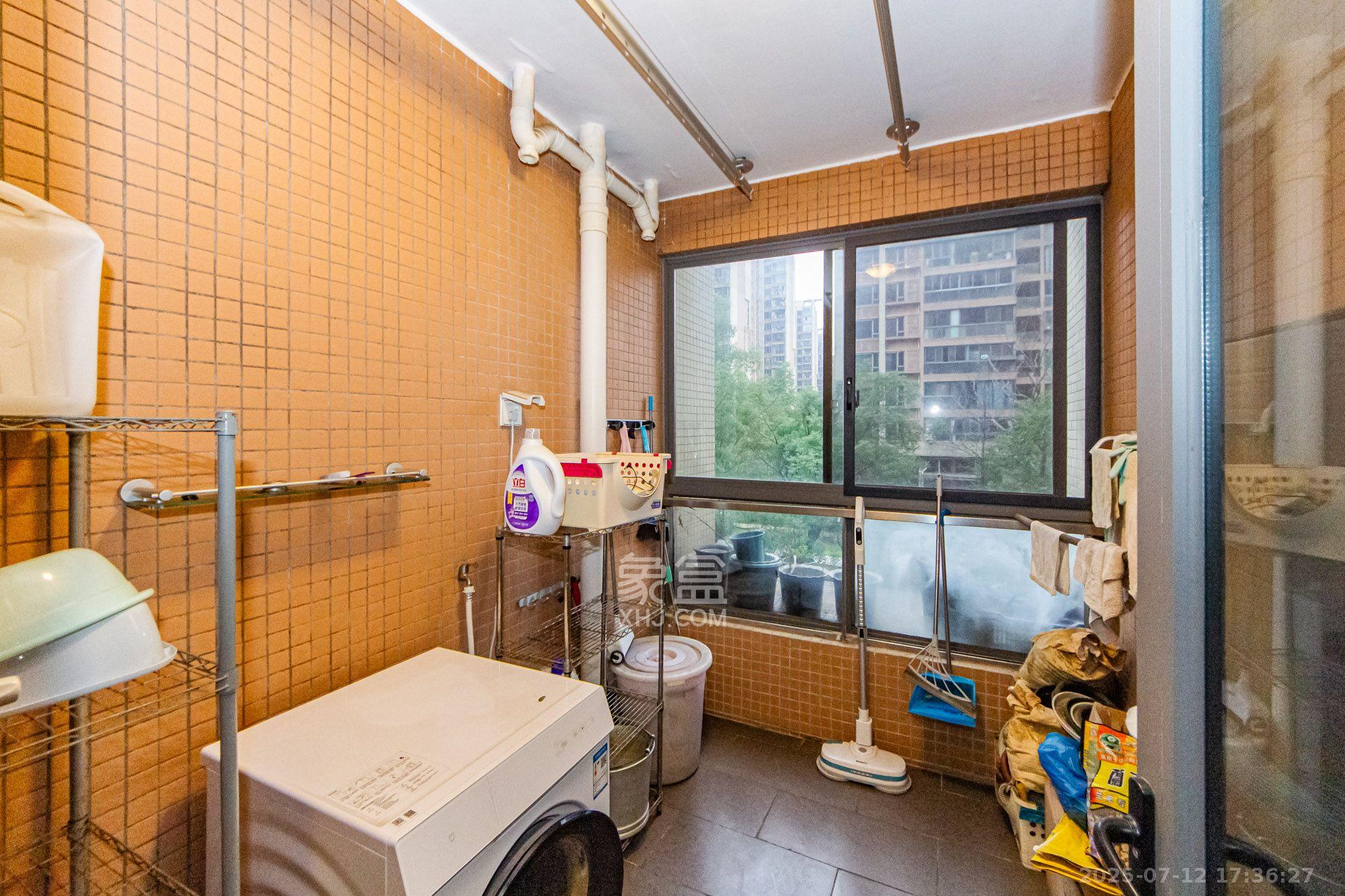 珠江花城三期锦鲤  4室2厅2卫    3600.0元/月 珠江花城三期锦鲤  4室2厅2卫    3600.0元/月室内图