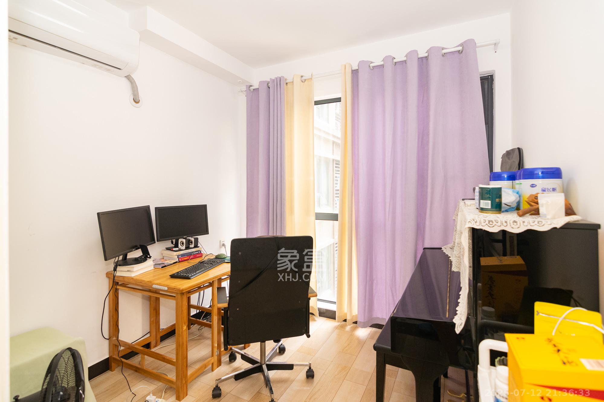 中粮鸿云  3室2厅2卫    69.8万 中粮鸿云  3室2厅2卫    69.8万卧室