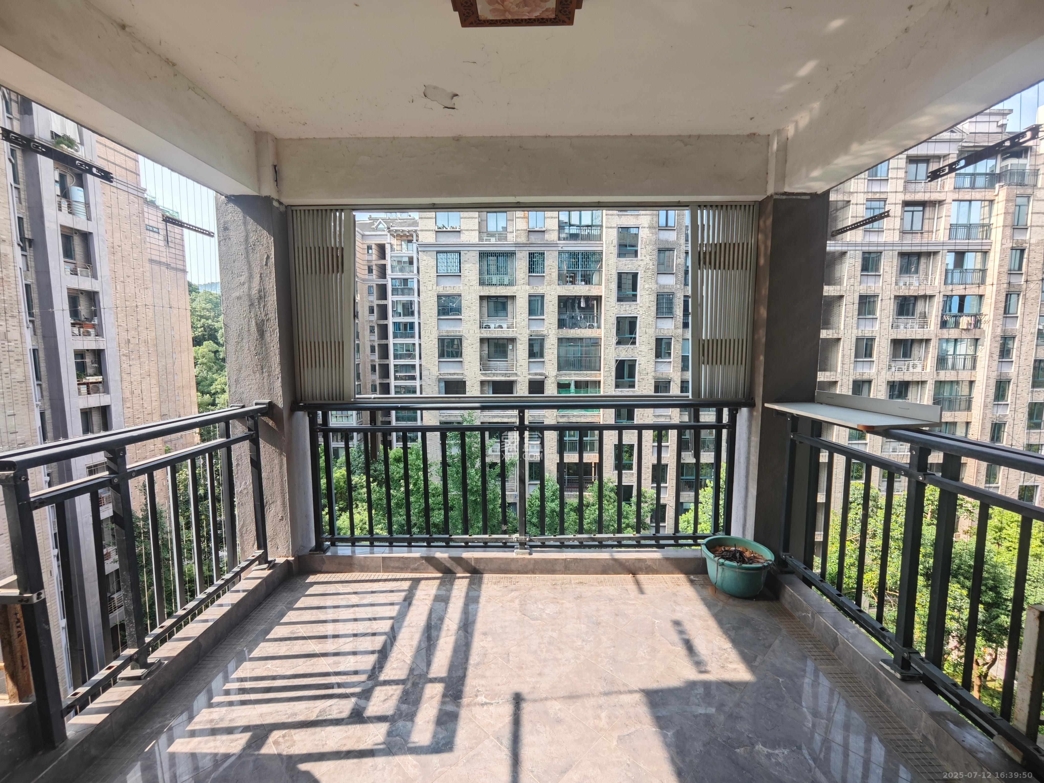 共和世家  3室2厅2卫    3500.0元/月 共和世家  3室2厅2卫    3500.0元/月室内图