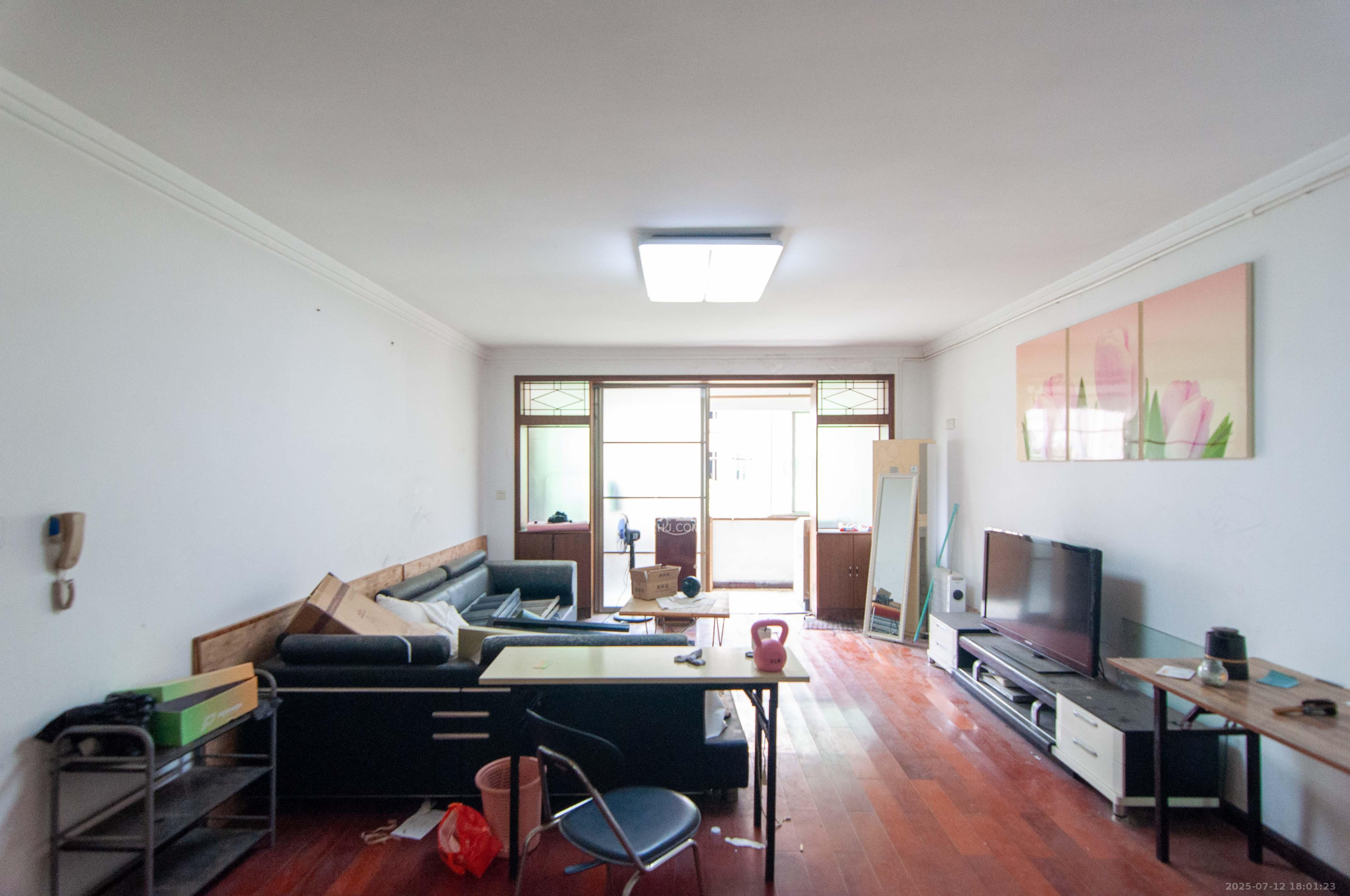 恩瑞麓山名园(龙王港小区) 3室2厅1卫 82.8万 恩瑞麓山名园(龙王港小区) 3室2厅1卫 82.8万客厅