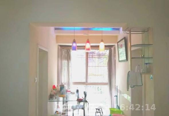 下碧湘街小区  2室1厅1卫    2500.0元/月 下碧湘街小区  2室1厅1卫    2500.0元/月室内图