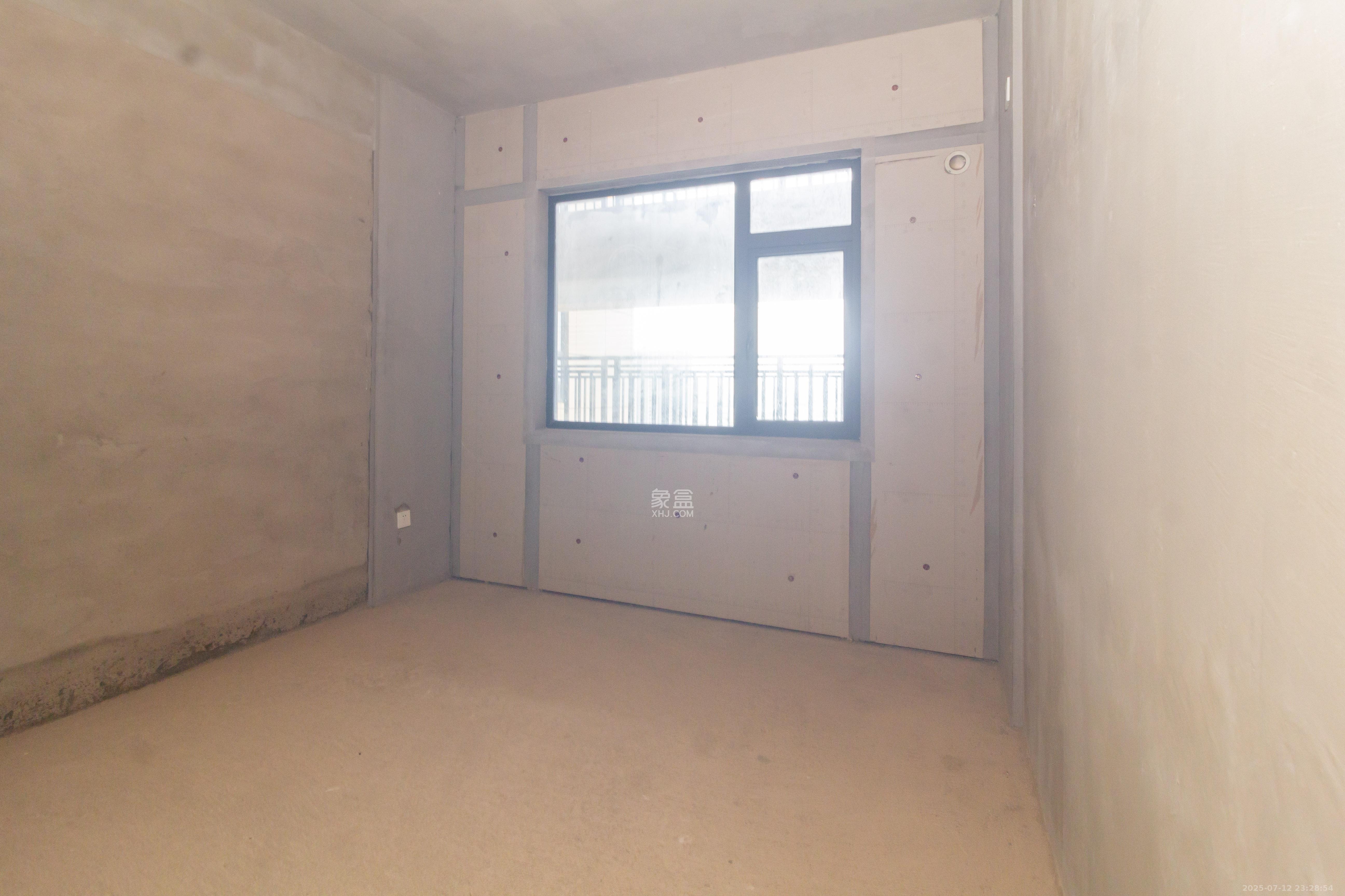 日盛湖湘花苑  3室2厅2卫    79.8万 日盛湖湘花苑  3室2厅2卫    79.8万卧室