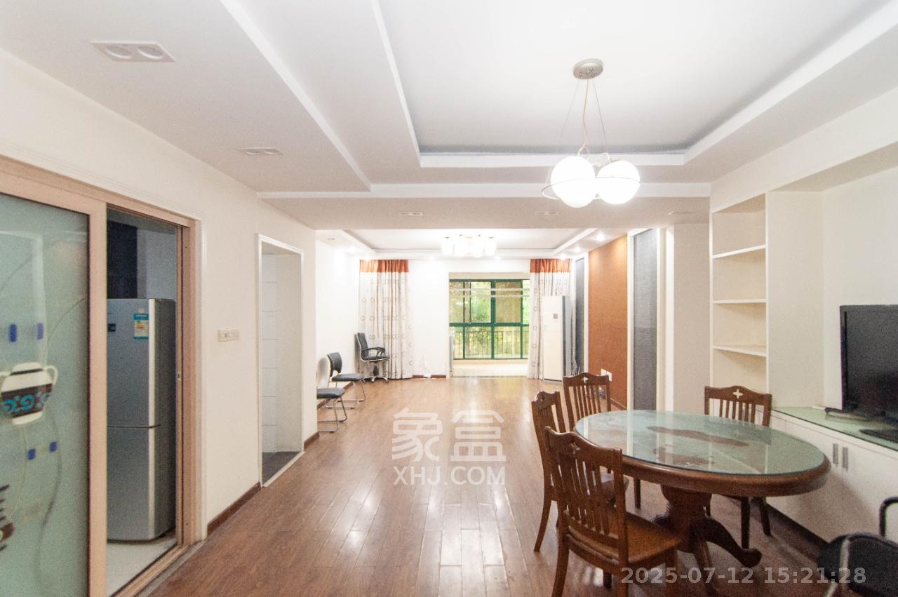 共和世家 4室2厅2卫 4200.0元/月 共和世家 4室2厅2卫 4200.0元/月室内图