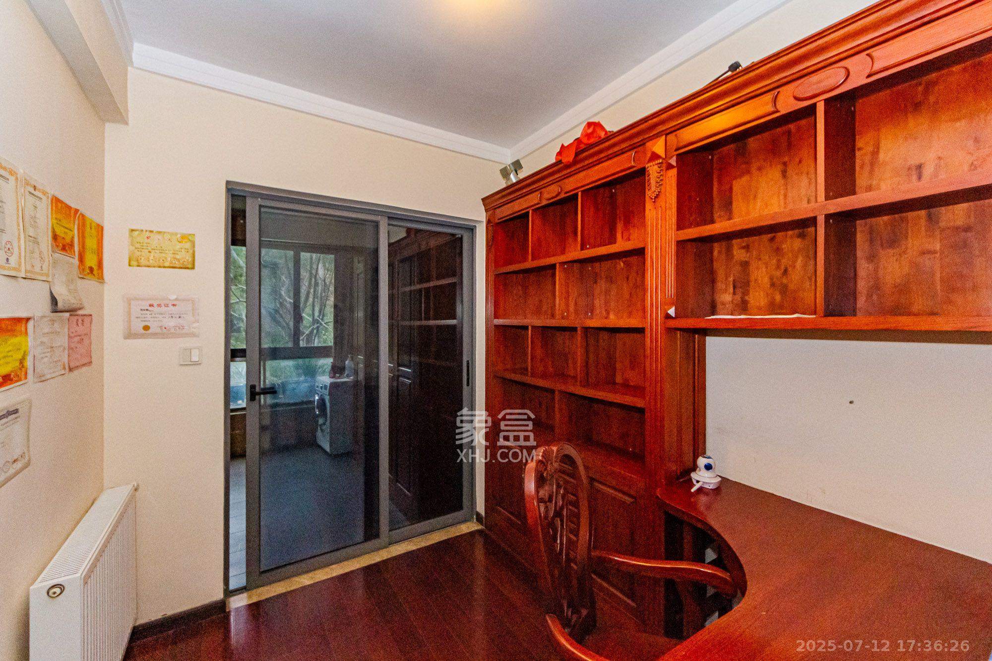 珠江花城三期锦鲤  4室2厅2卫    3600.0元/月 珠江花城三期锦鲤  4室2厅2卫    3600.0元/月室内图