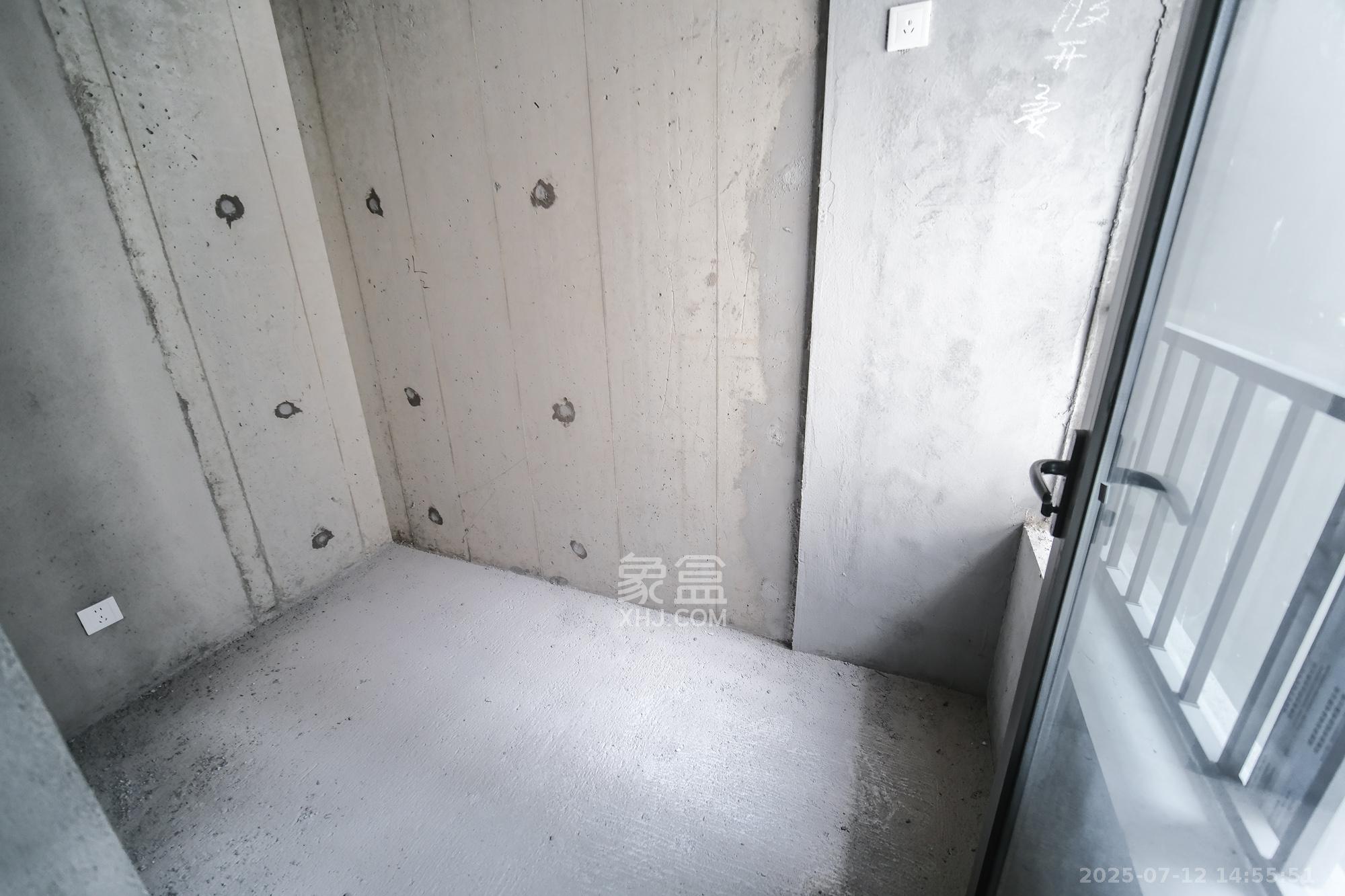 爱情公望府  3室2厅2卫   78.00万卧室