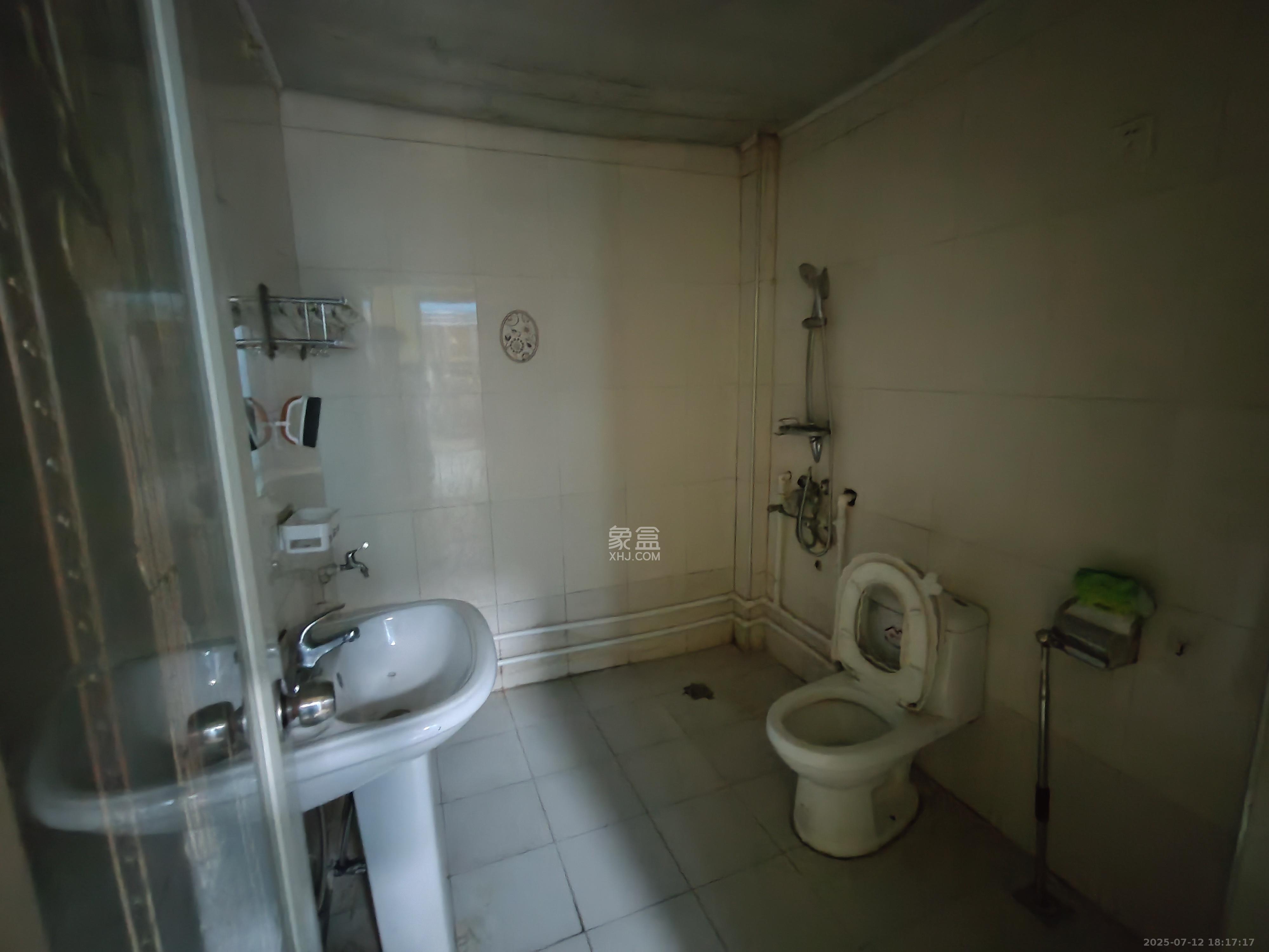 高桥家电百货城 7室1厅3卫 2000.0元/月 高桥家电百货城 7室1厅3卫 2000.0元/月室内图