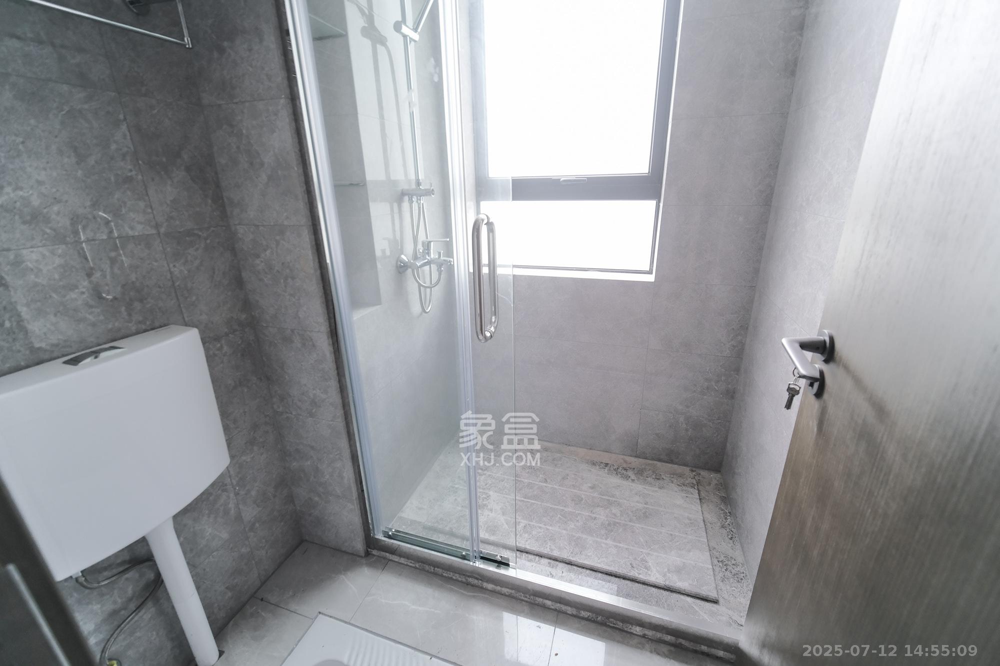 荣盛锦绣学府  3室2厅2卫    103.0万 荣盛锦绣学府  3室2厅2卫    103.0万卫生间