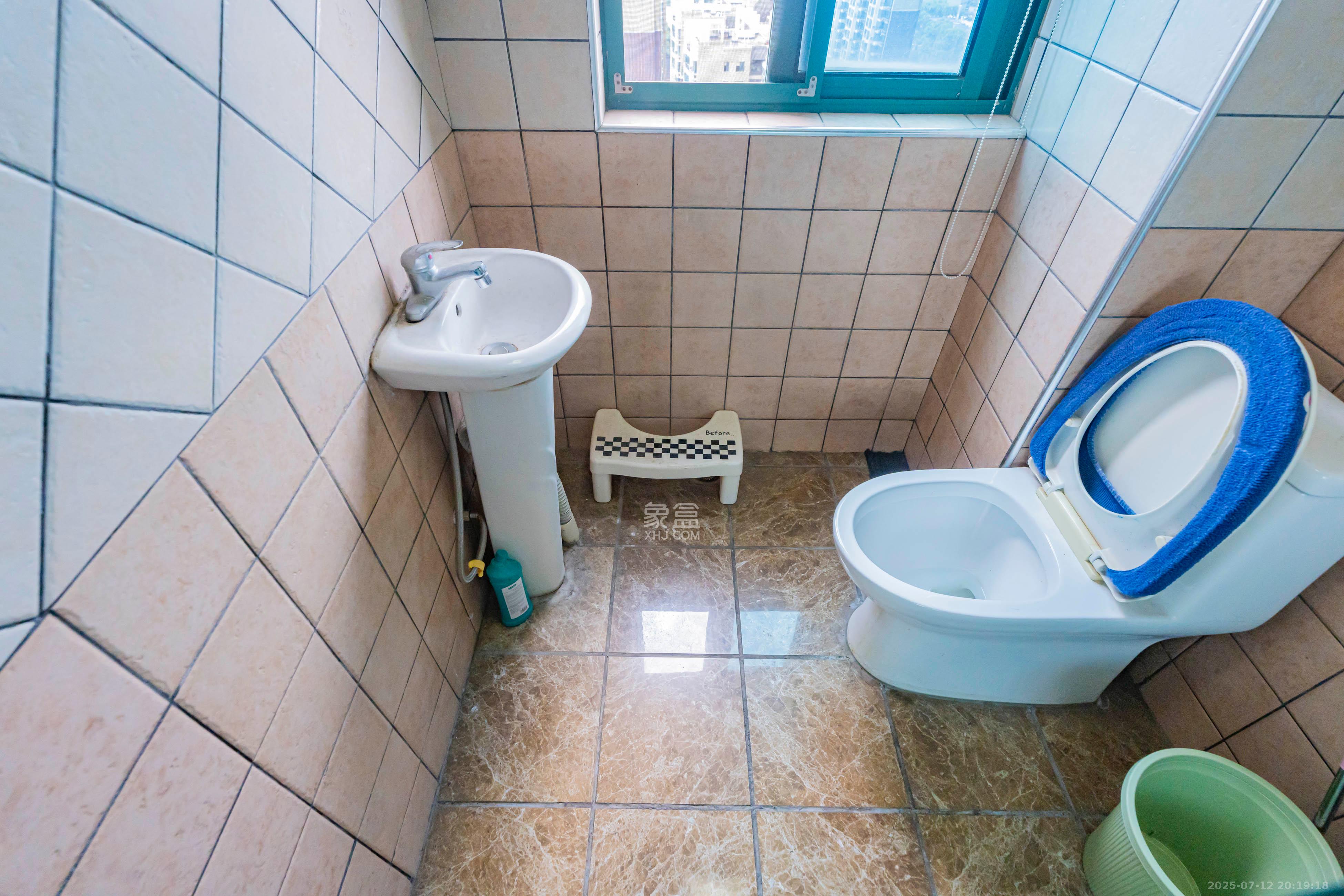 才子佳苑一期/二期 3室2厅2卫 70.0万 才子佳苑一期/二期 3室2厅2卫 70.0万卫生间