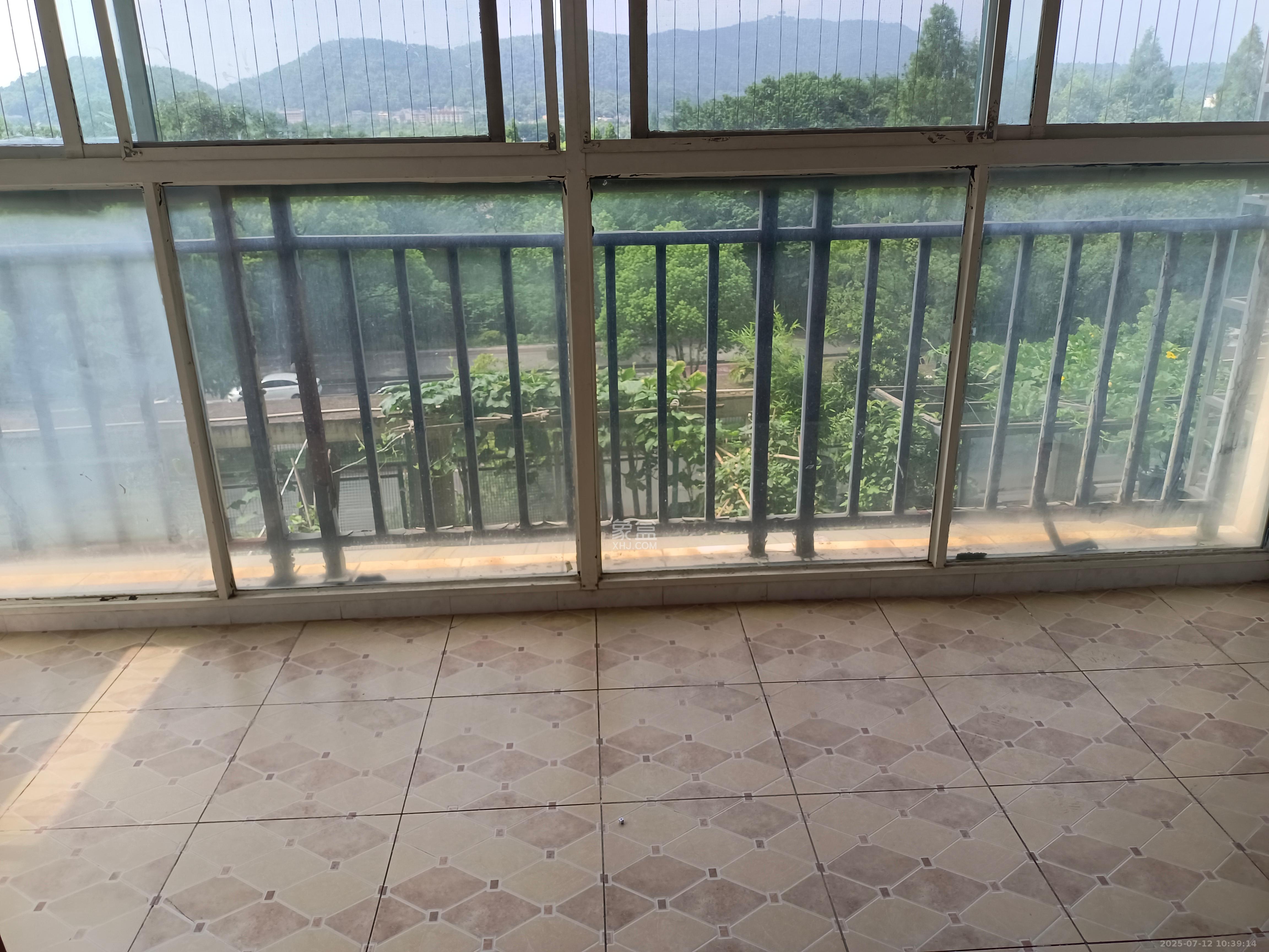 西湖丽景  3室2厅2卫   2900.00元/月室内图